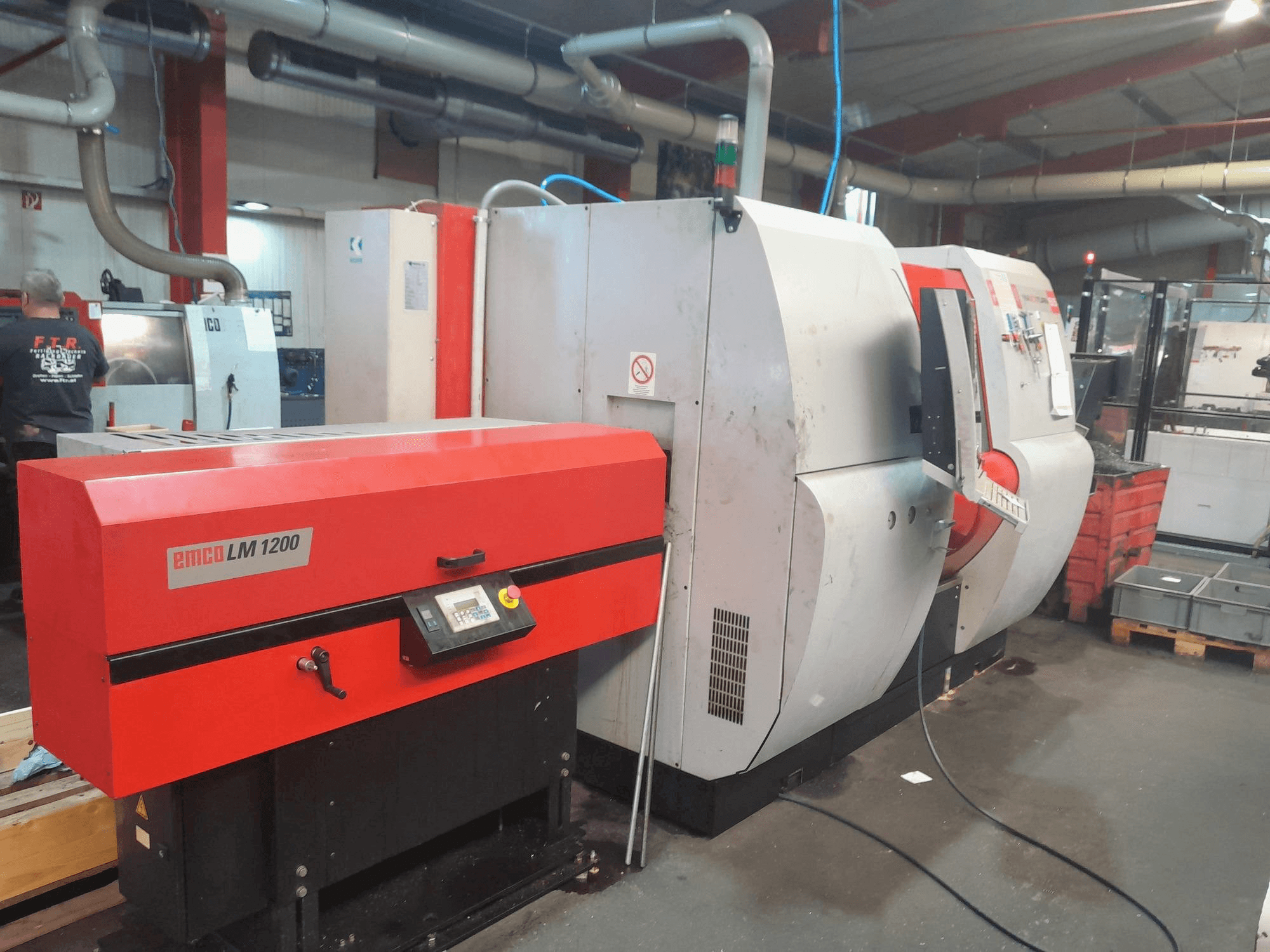 Vista frontale della macchina EMCO MAX Turn 65