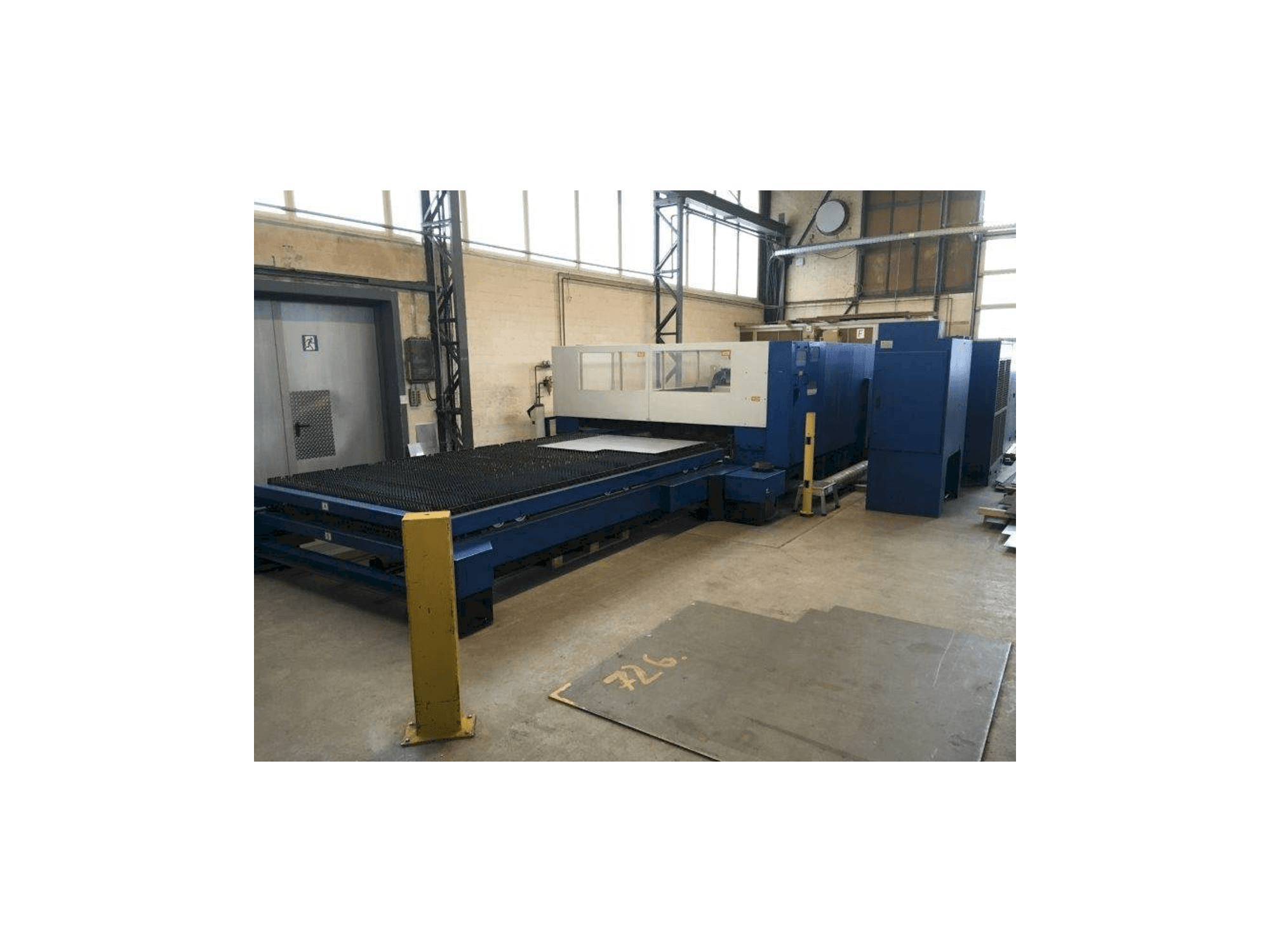 Vista frontale della macchina Trumpf TLF 4000 Turbo