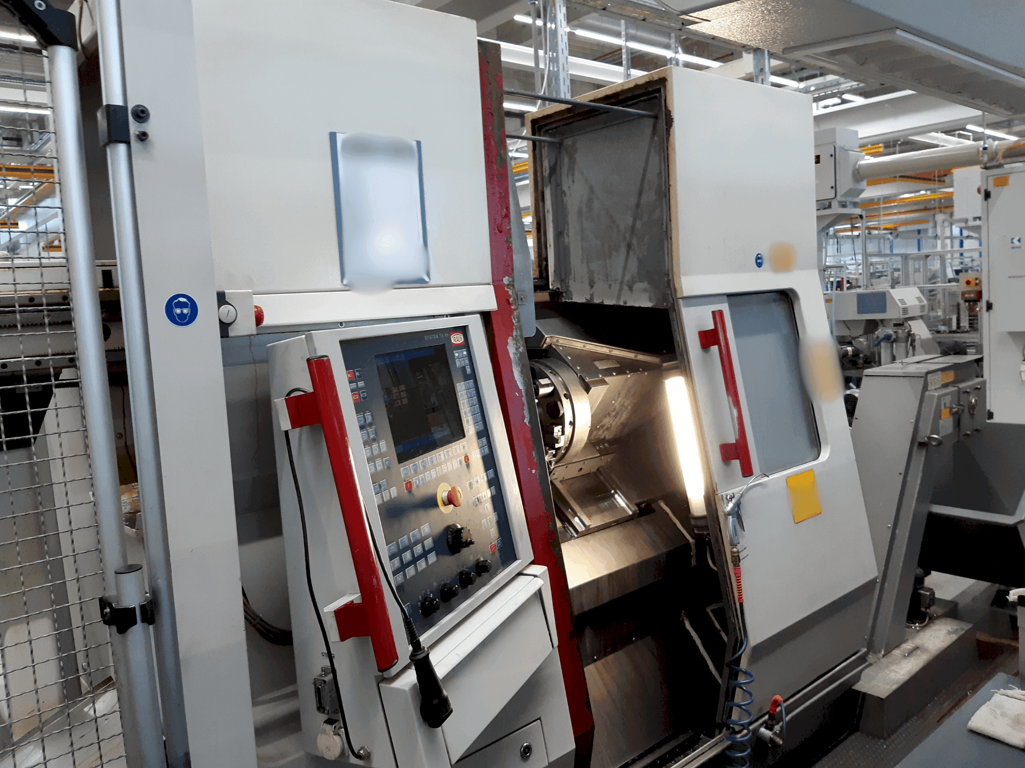 Vista frontale della macchina TRAUB TNA 300