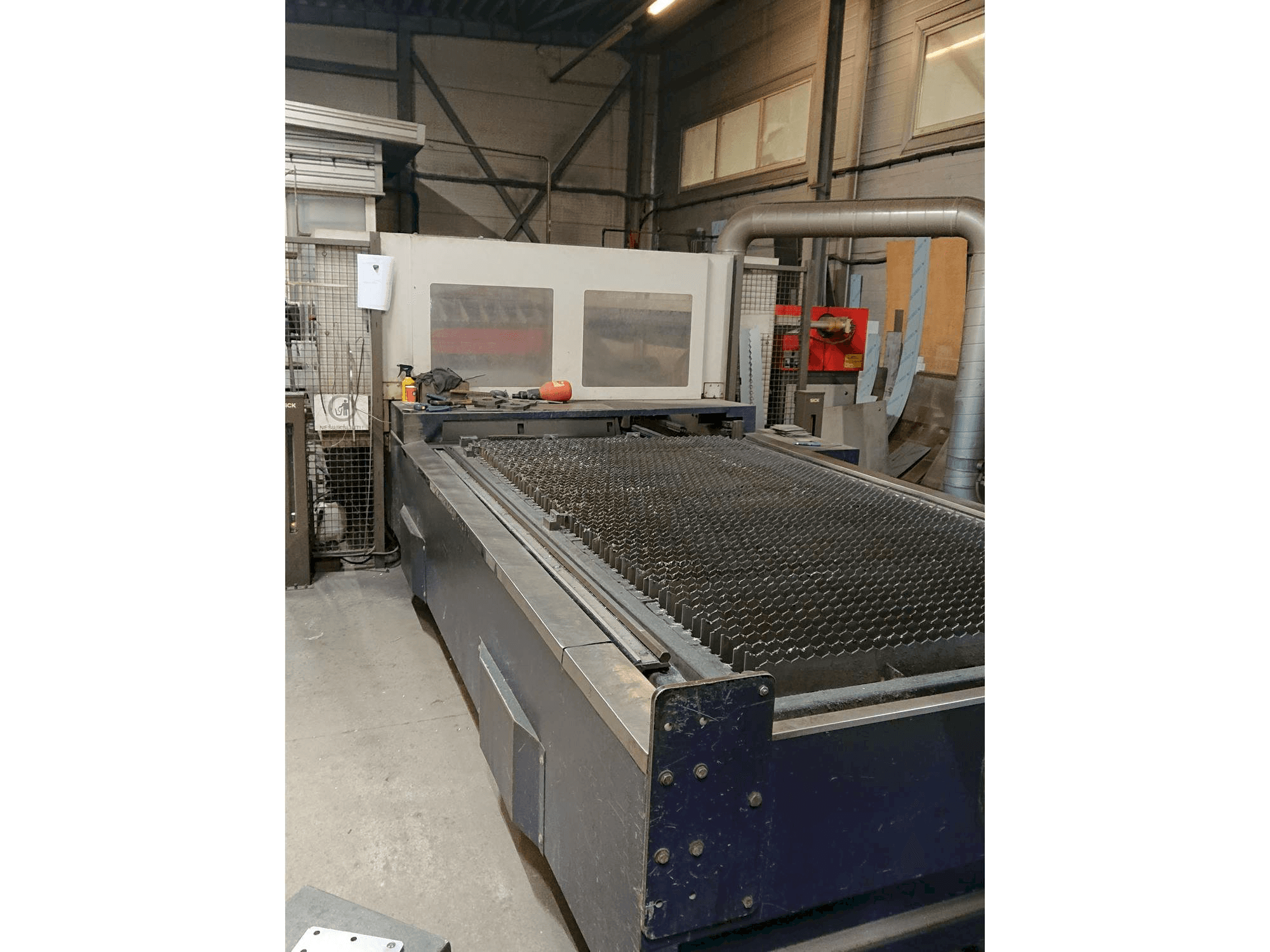 Vista frontale della macchina Bystronic Bysprint 3015 Bylaser 3000