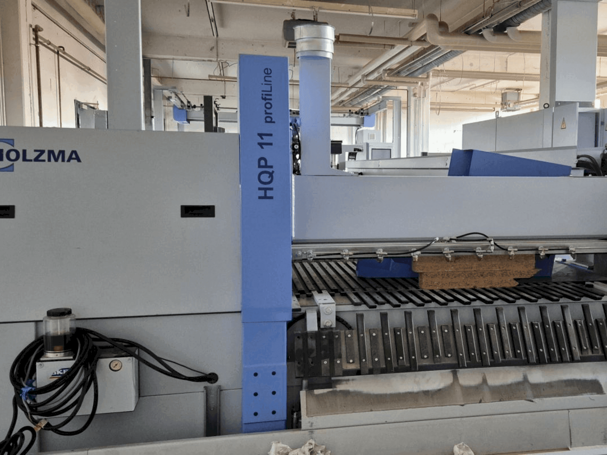 Vista frontale della macchina HOLZMA PROFI HQP 11/16/56/L/X