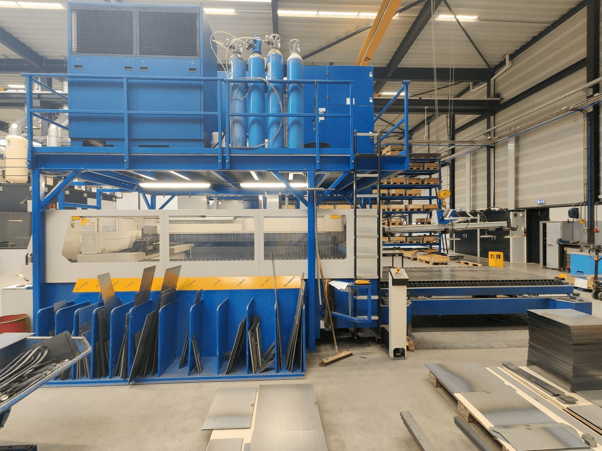 Vista laterale sinistra della macchina Trumpf Trumatic L 3030