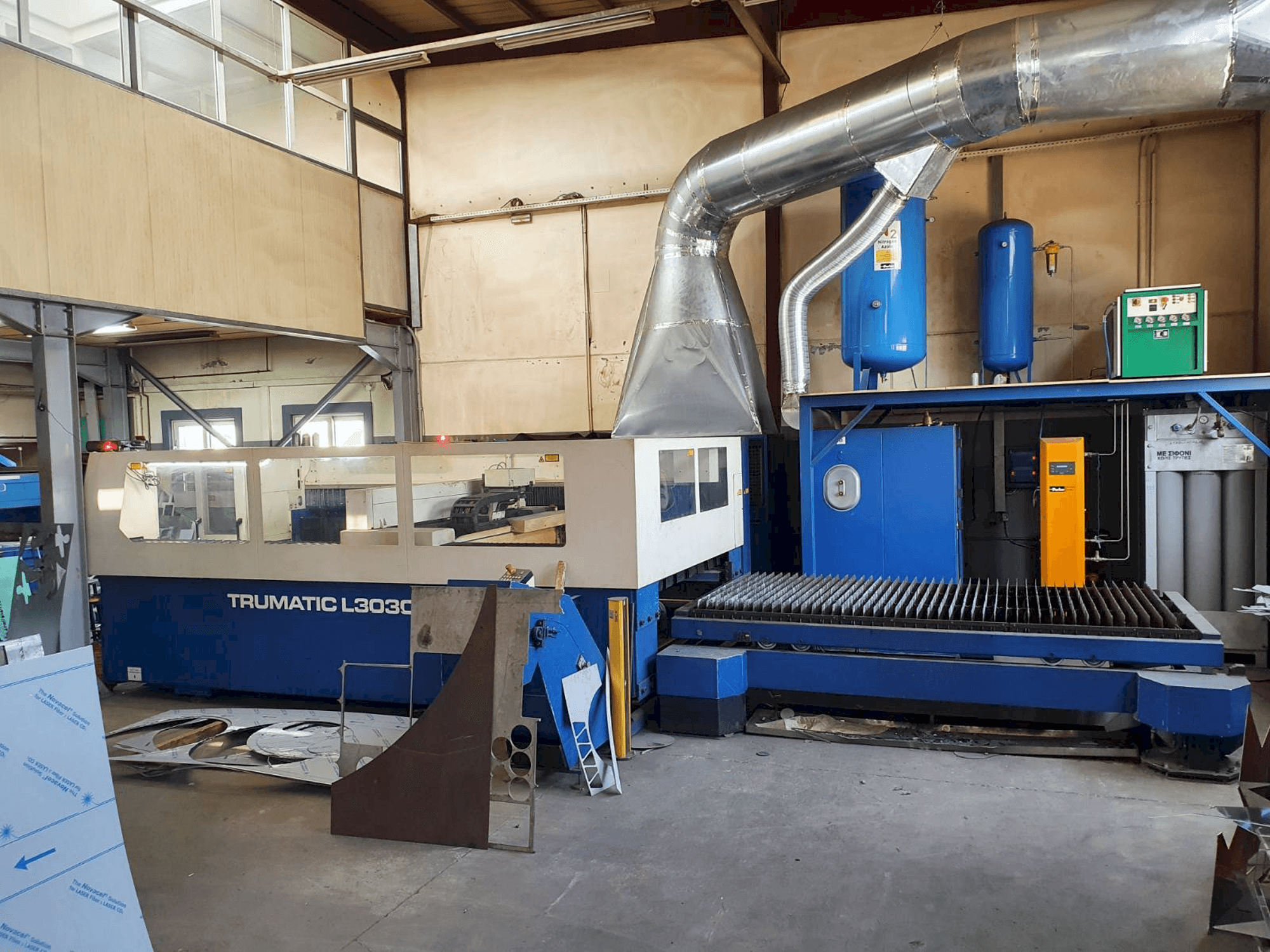 Vista frontale della macchina Trumpf Trumatic L3030