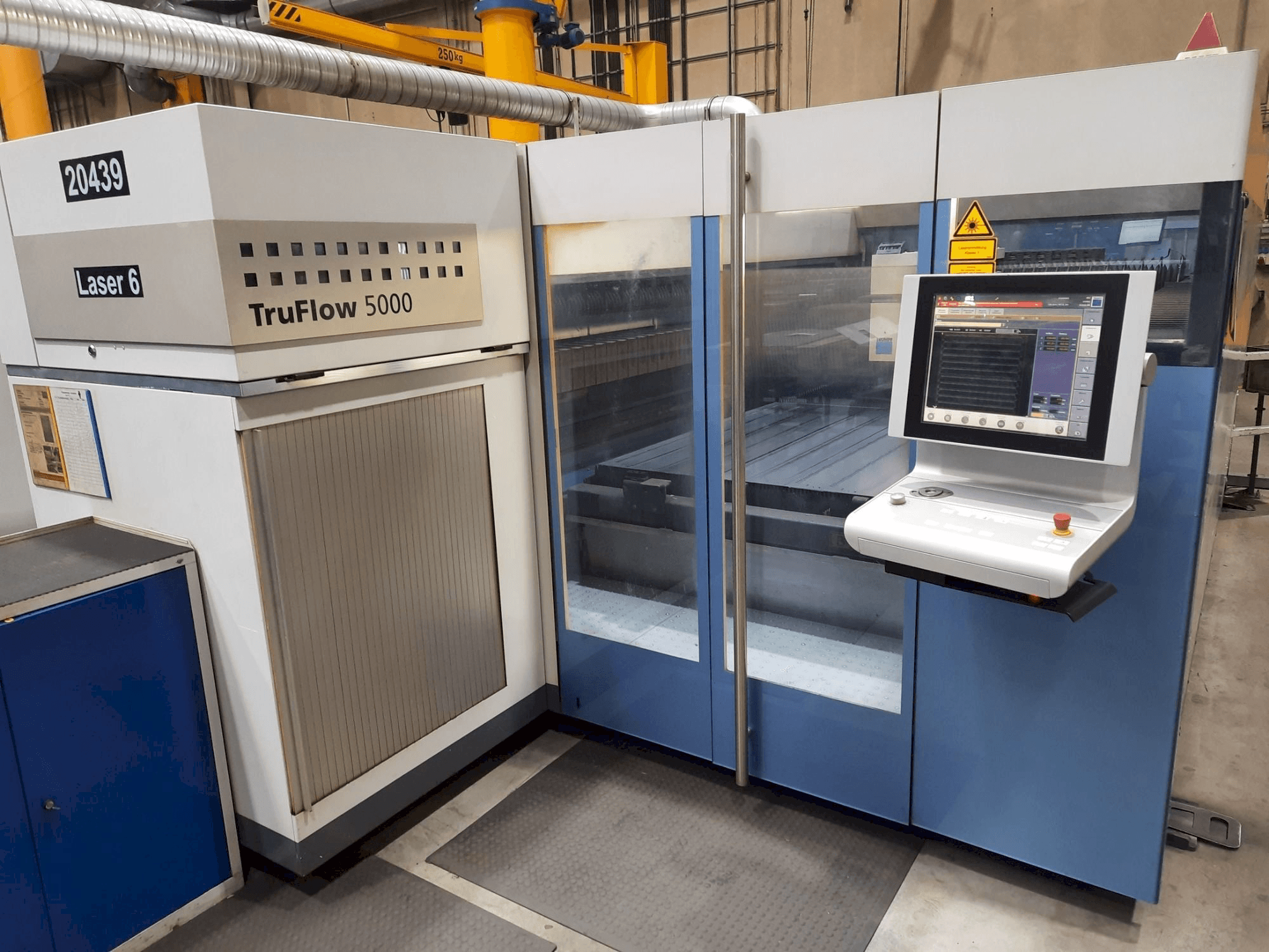 Vista frontale della macchina Trumpf L 3030