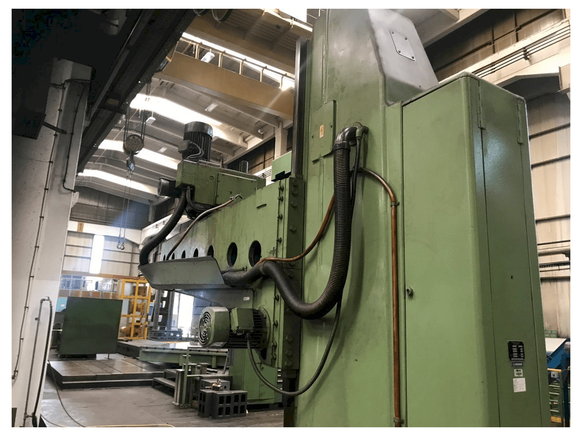 Vista frontale della macchina TOS Vrp 8 A