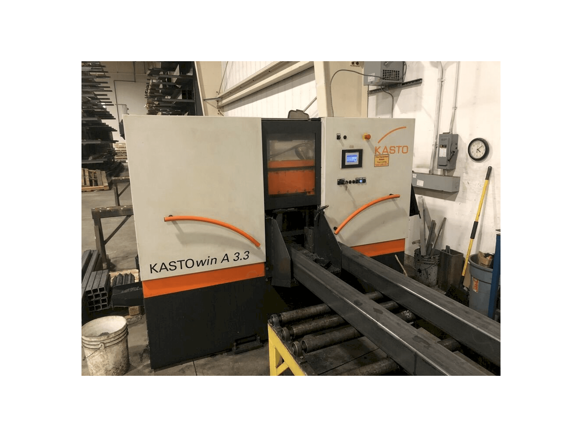 Vista frontale della macchina KASTO win A 3.3