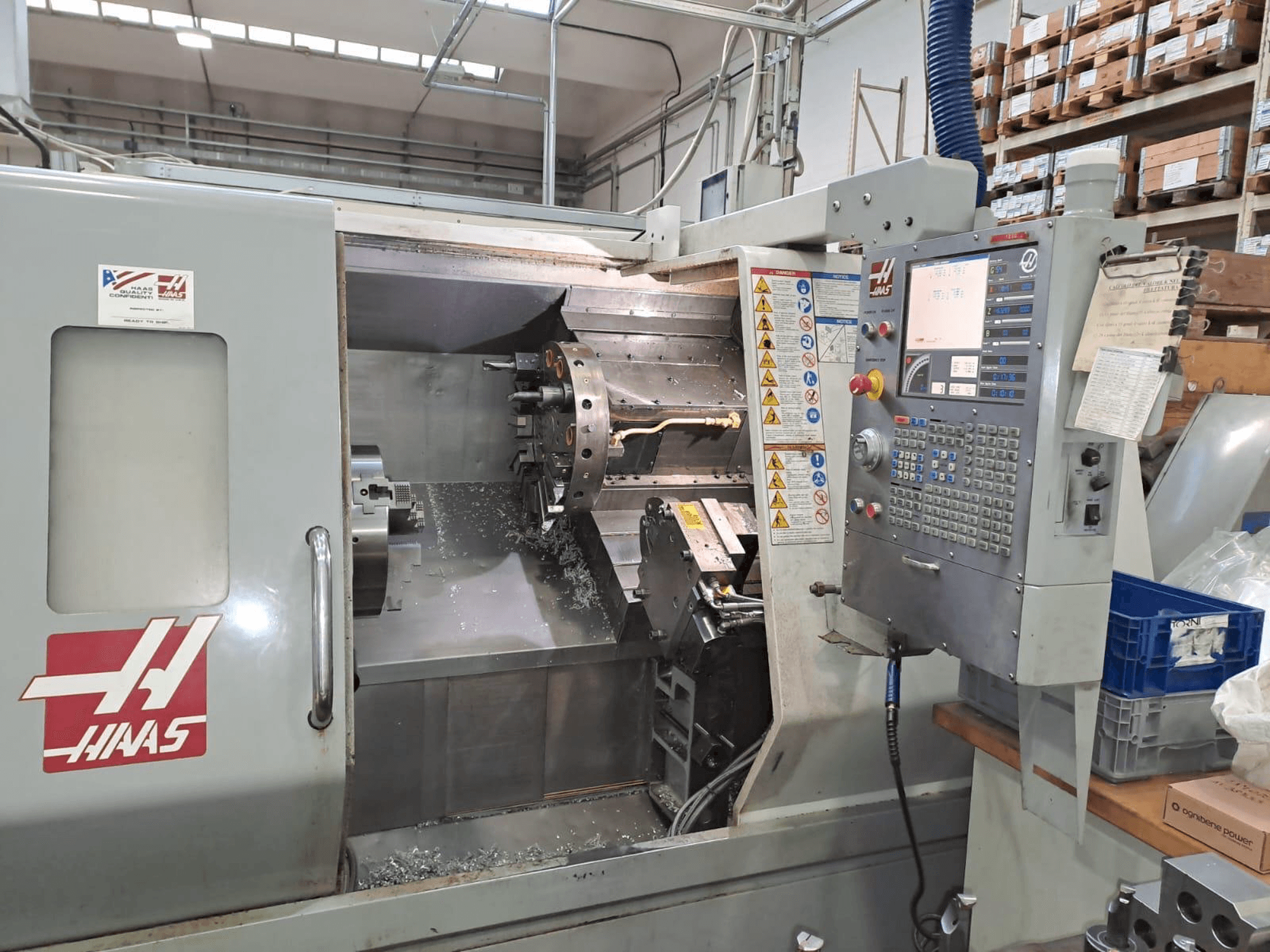 Vista frontale della macchina HAAS SL30