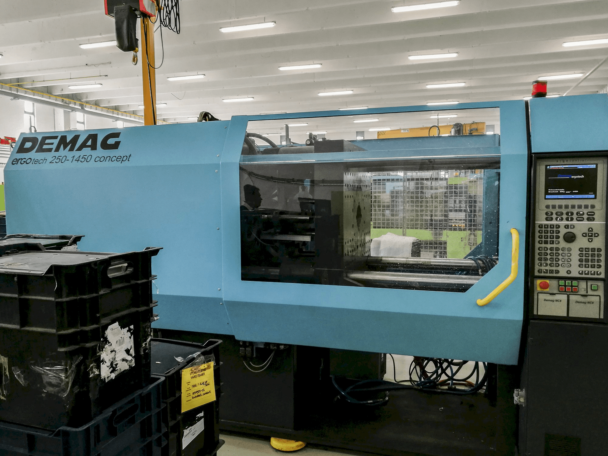 Vista frontale della macchina DEMAG Ergotech concept 2500-1450