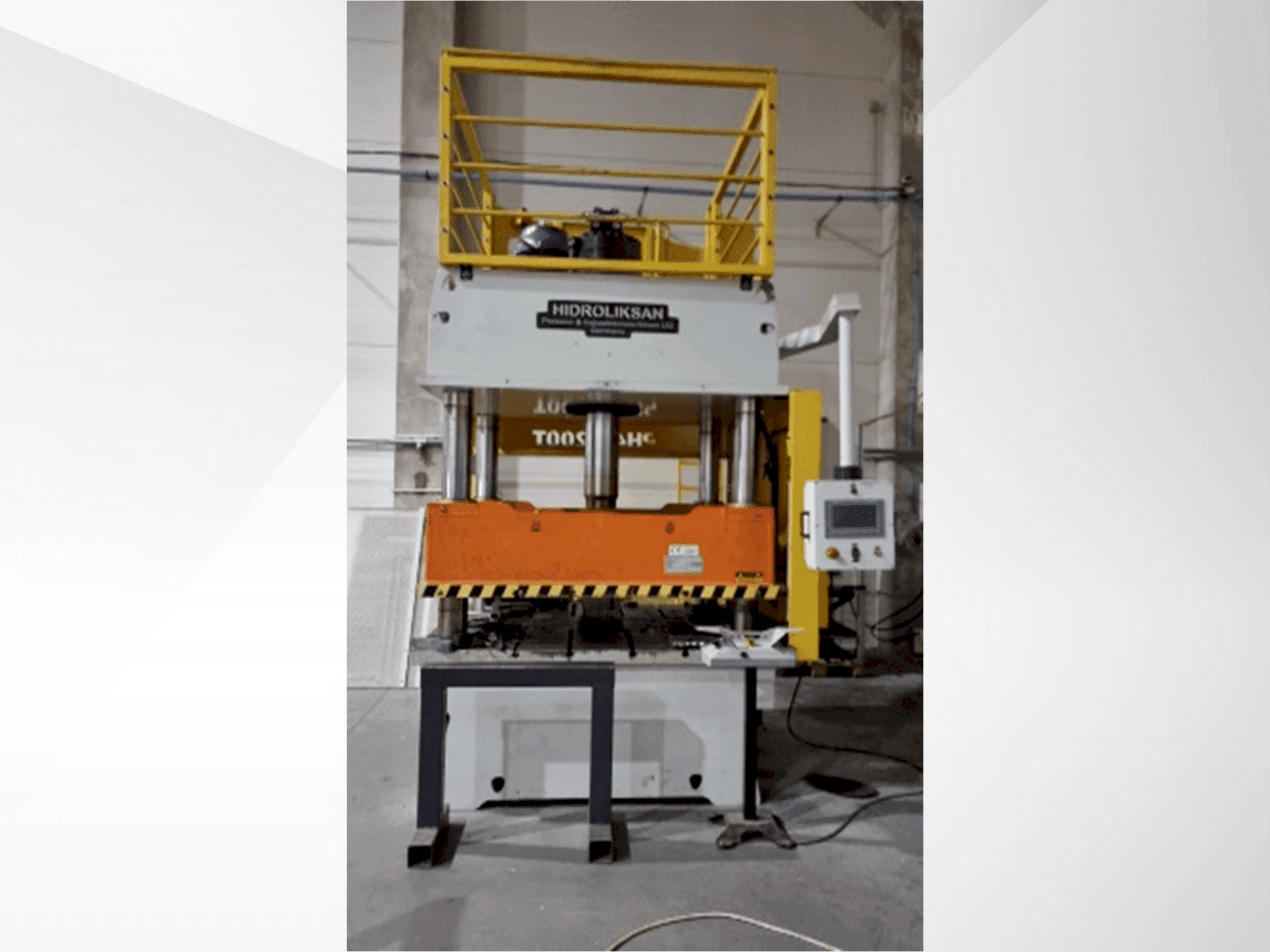 Vista frontale della macchina HIDROLIKSAN PH4C 200T