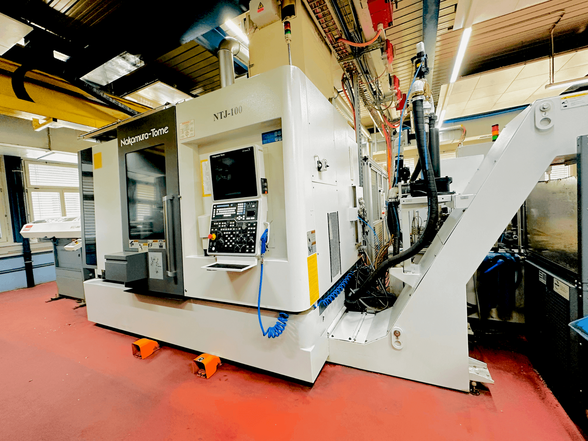 Vista frontale della macchina NAKAMURA NTJ100