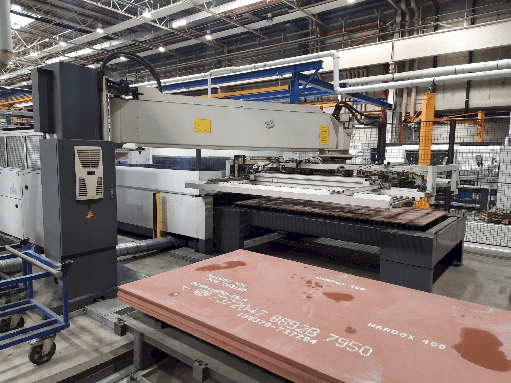 Vista laterale sinistra della macchina Trumpf L3030