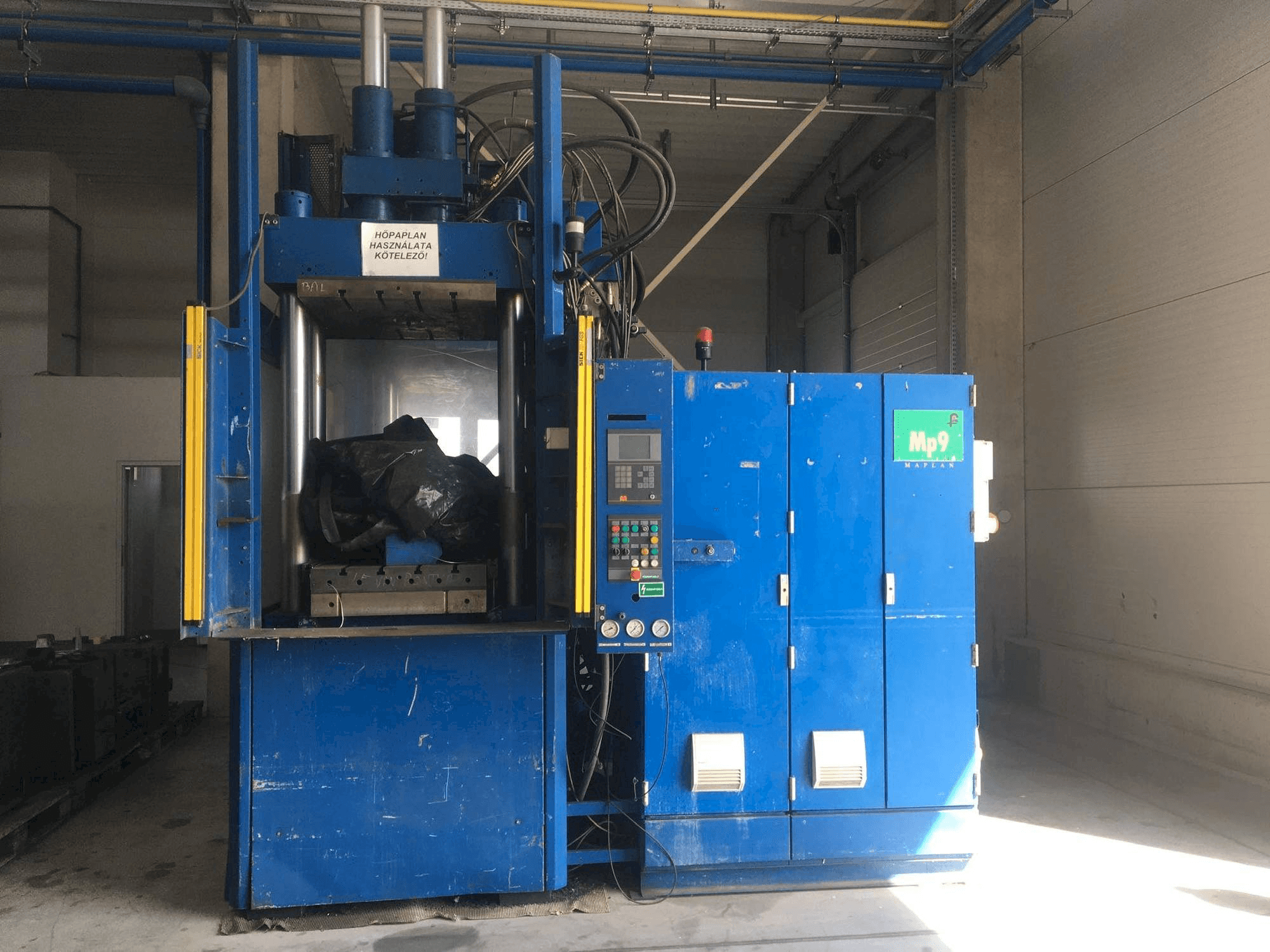 Vista frontale della macchina MAPLAN MTF 750/300