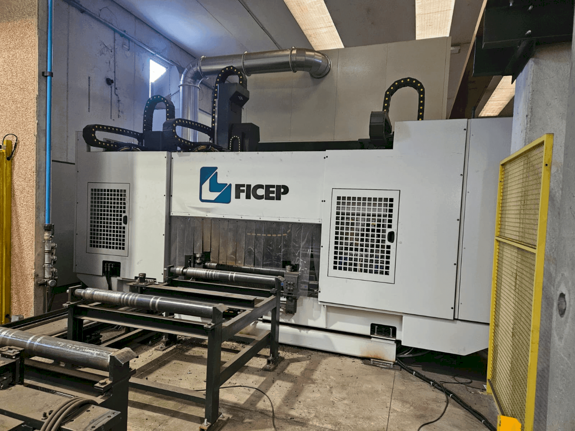 Vista frontale della macchina FICEP VALIANT 1004 VLFRC