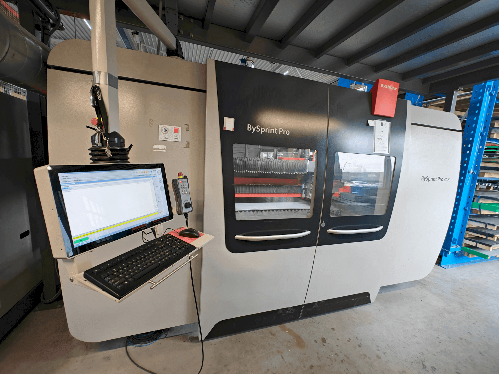 Vista frontale della macchina Bystronic Bysprint Pro 4020