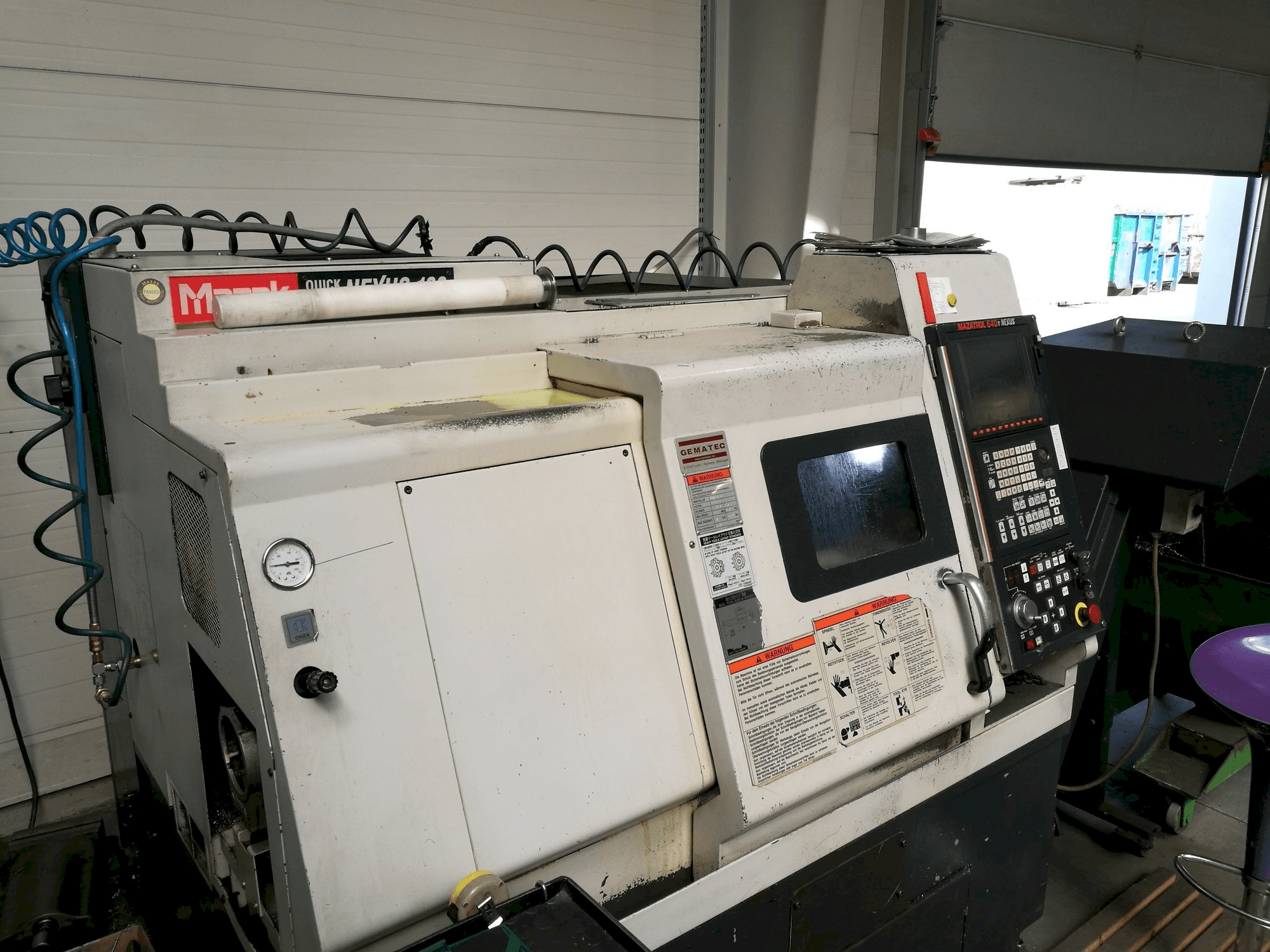 Vista laterale sinistra della macchina Mazak QT NEXUS 100