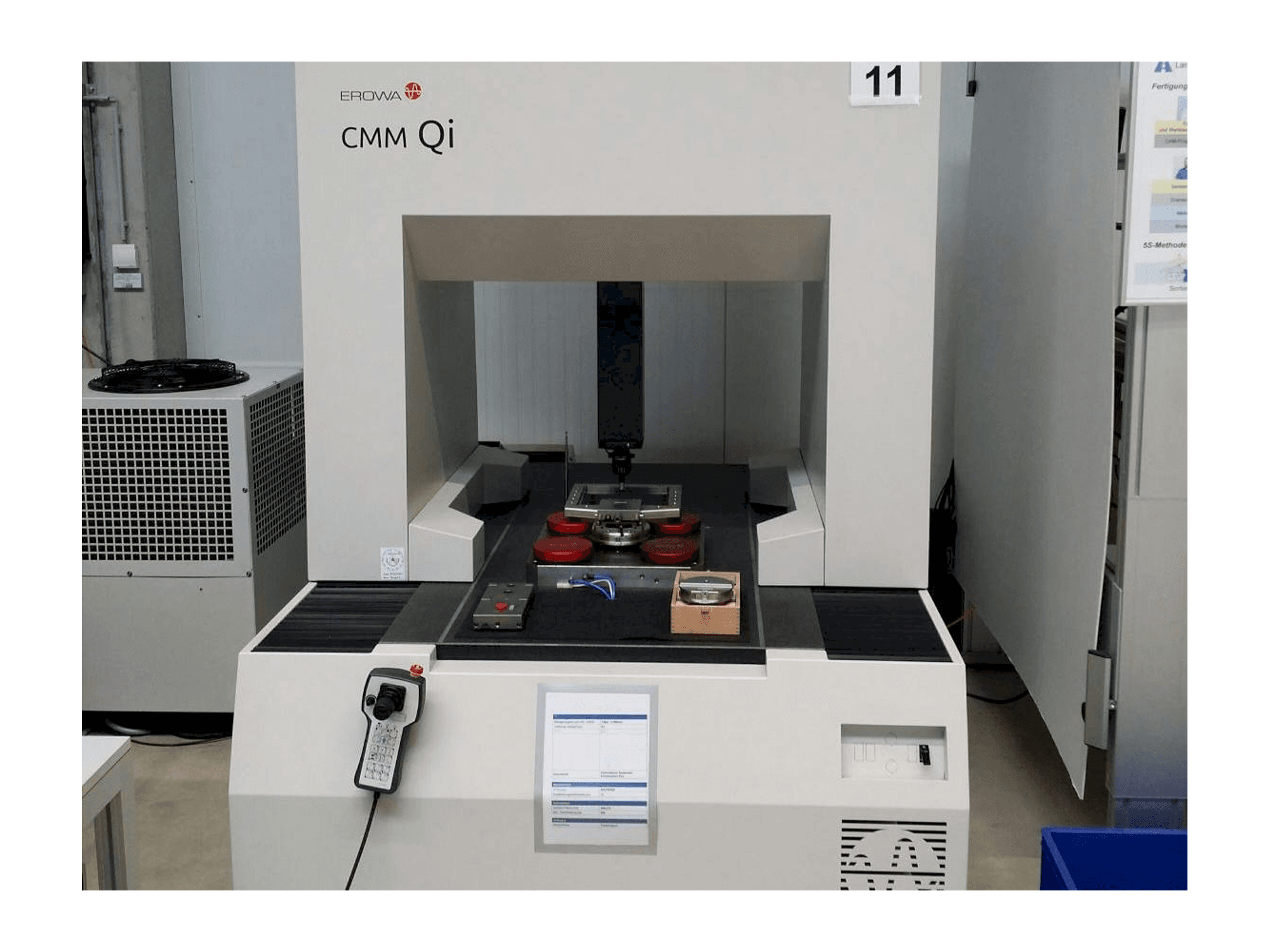 Vista frontale della macchina EROWA CMM Qi