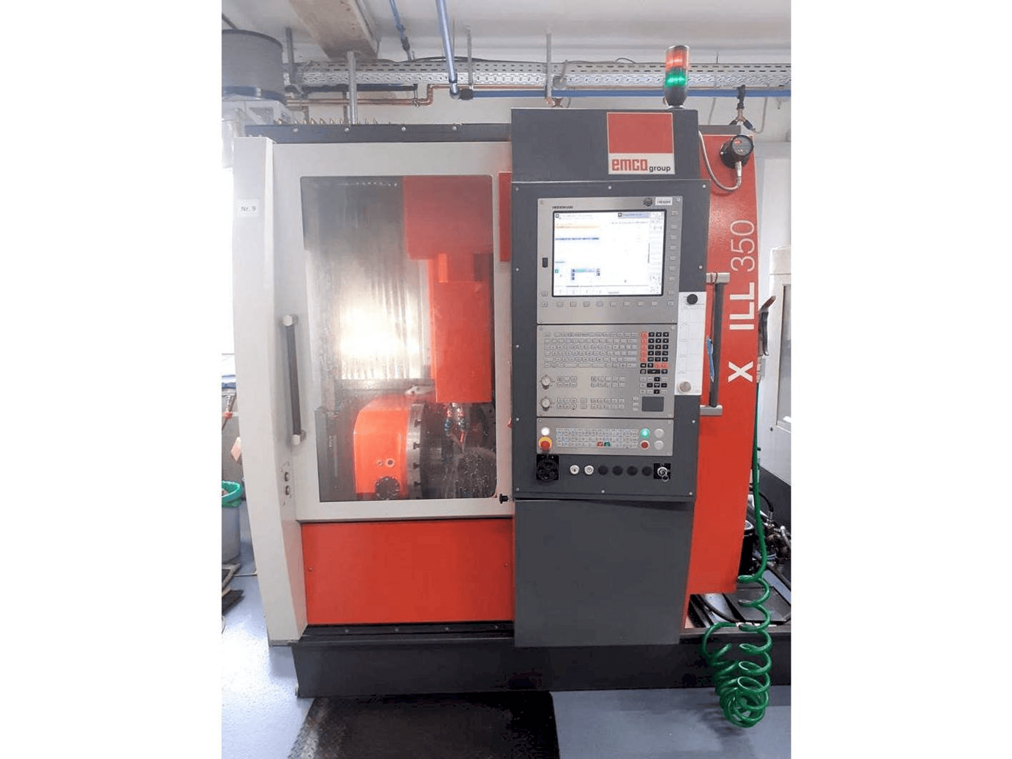 Vista frontale della macchina EMCO Maxxmill 350