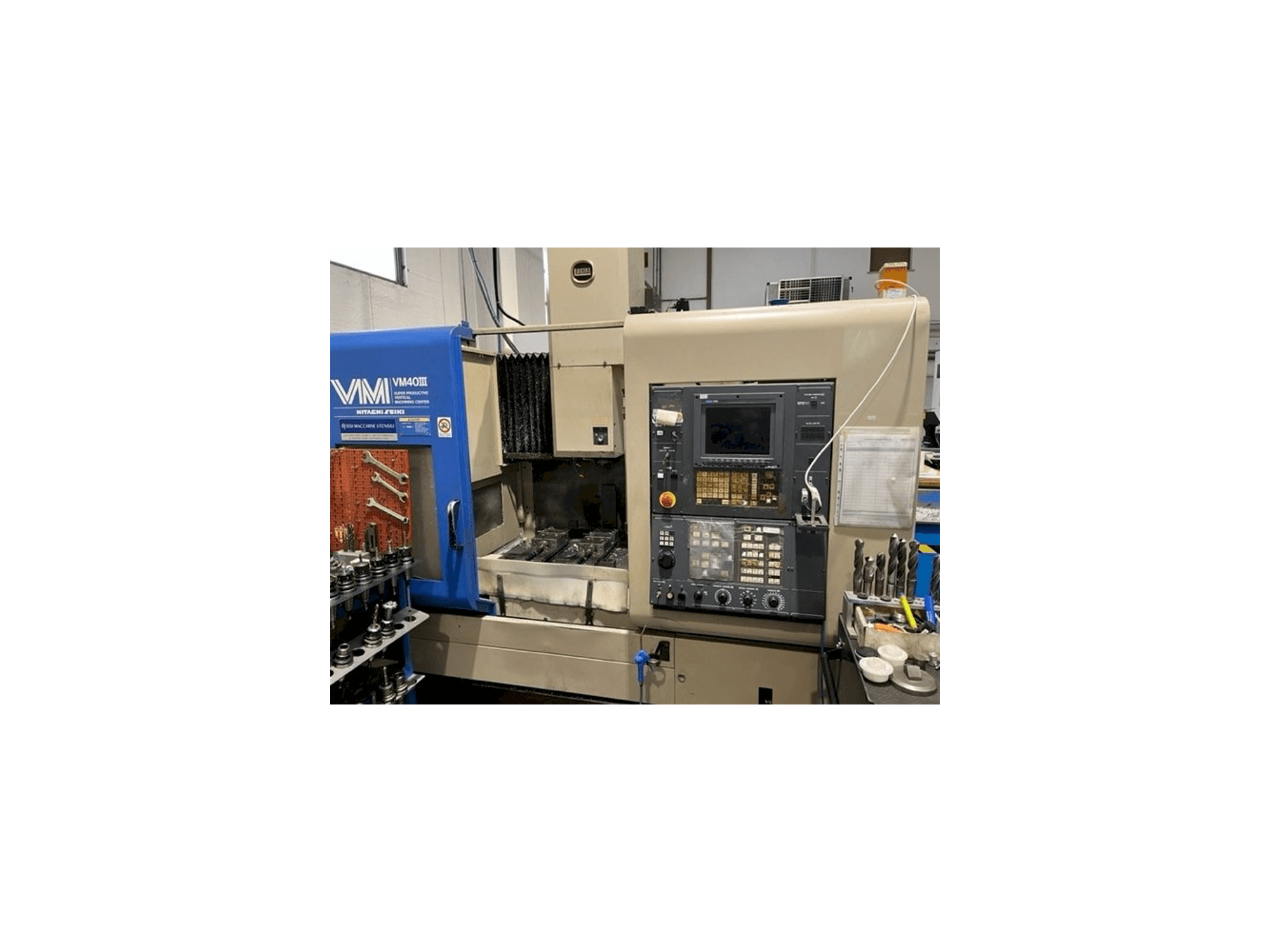 Vista frontale della macchina HITACHI SEIKI VM40