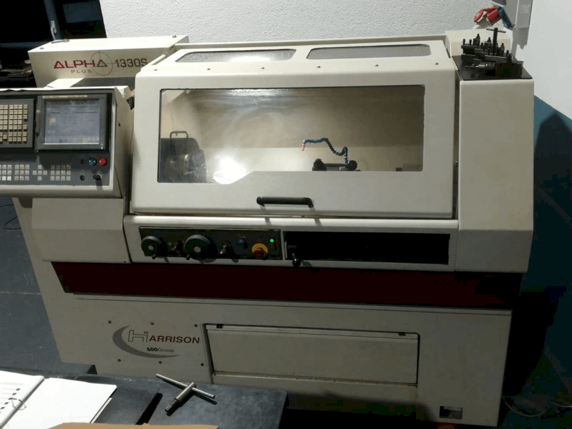 Vista frontale della macchina Harrison Alpha 1330S Plus