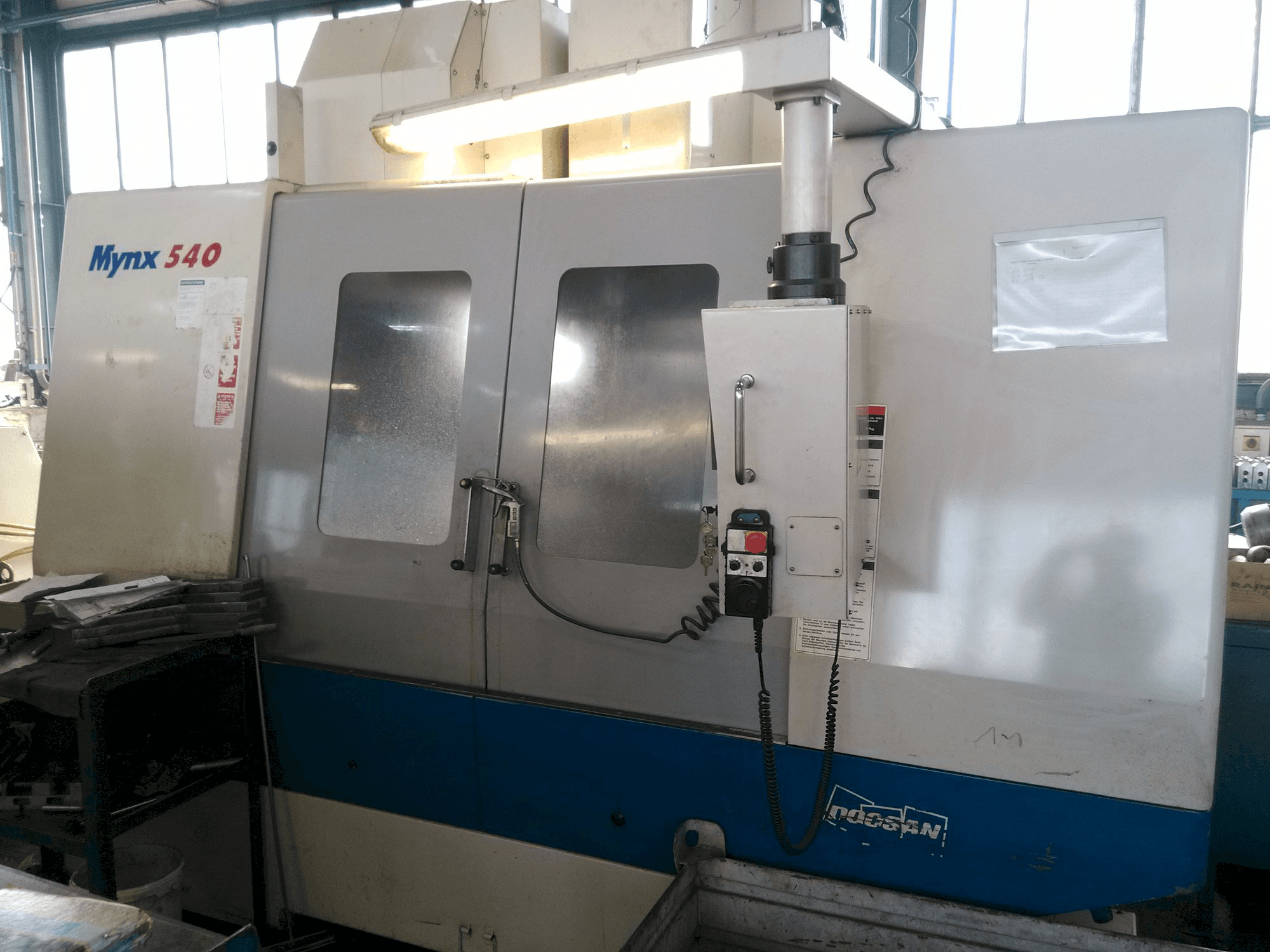 Vista frontale della macchina Doosan Mynx 540