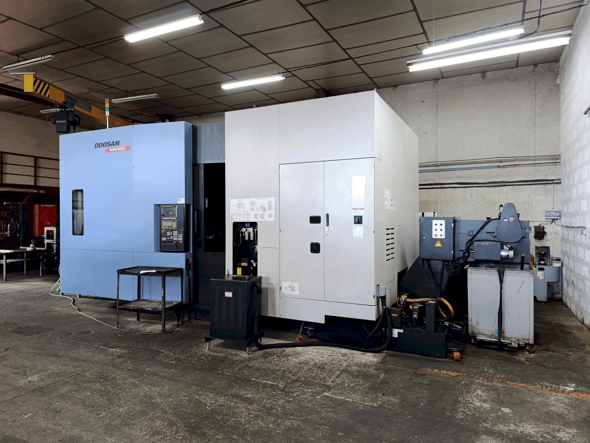 Vista frontale della macchina DOOSAN HM 8000
