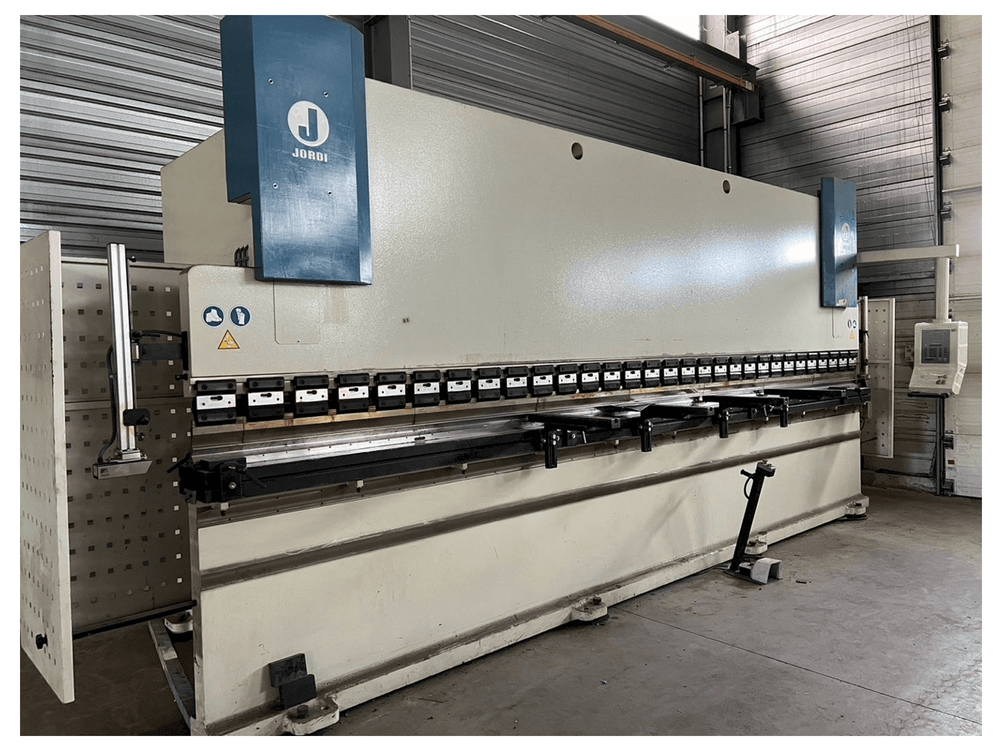 Vista frontale della macchina JORDI PH 6225