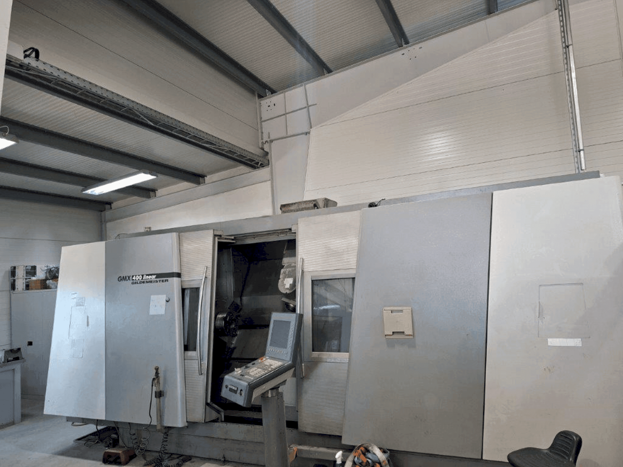 Vista frontale della macchina DMG Gildemeister GMX 400 linear