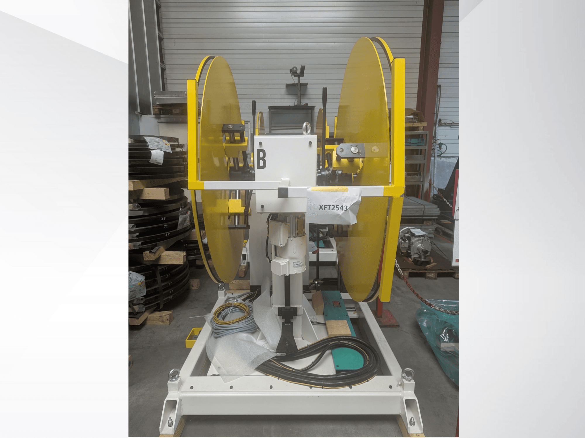 Lame circolari gialle montate su una base bianca, vista frontale; modello XFT2543, con cablaggio e componenti visibili.