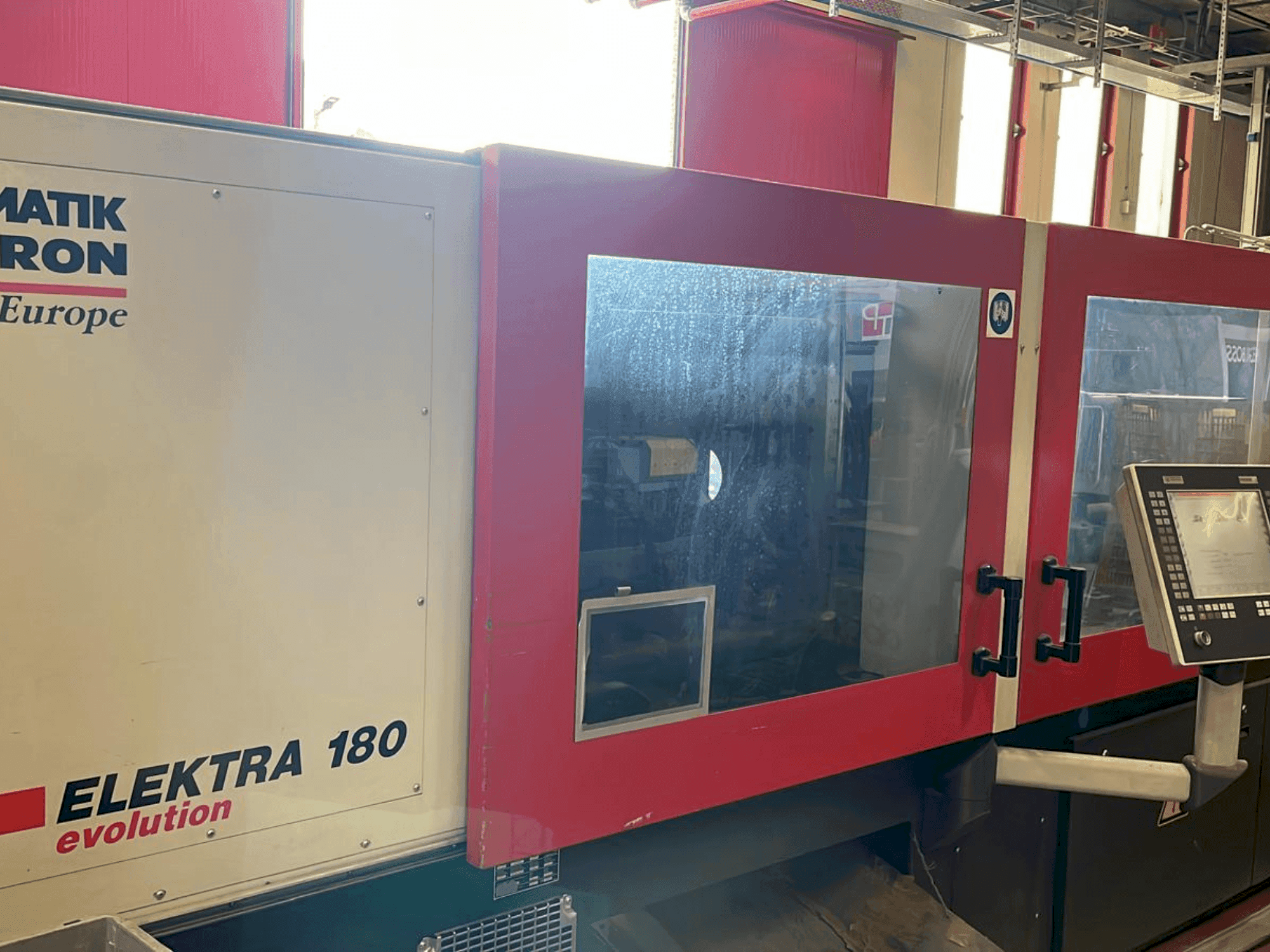 Vista frontale della macchina FERROMATIK ELEKTRA 180