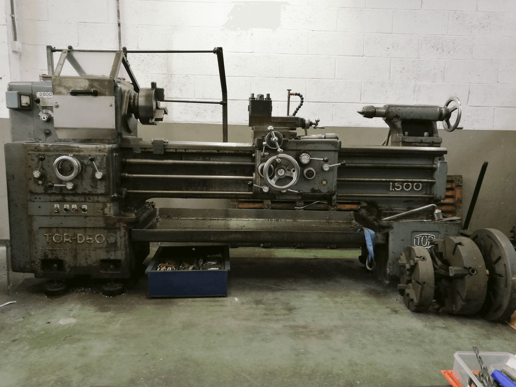 Vista frontale della macchina TOR D-500