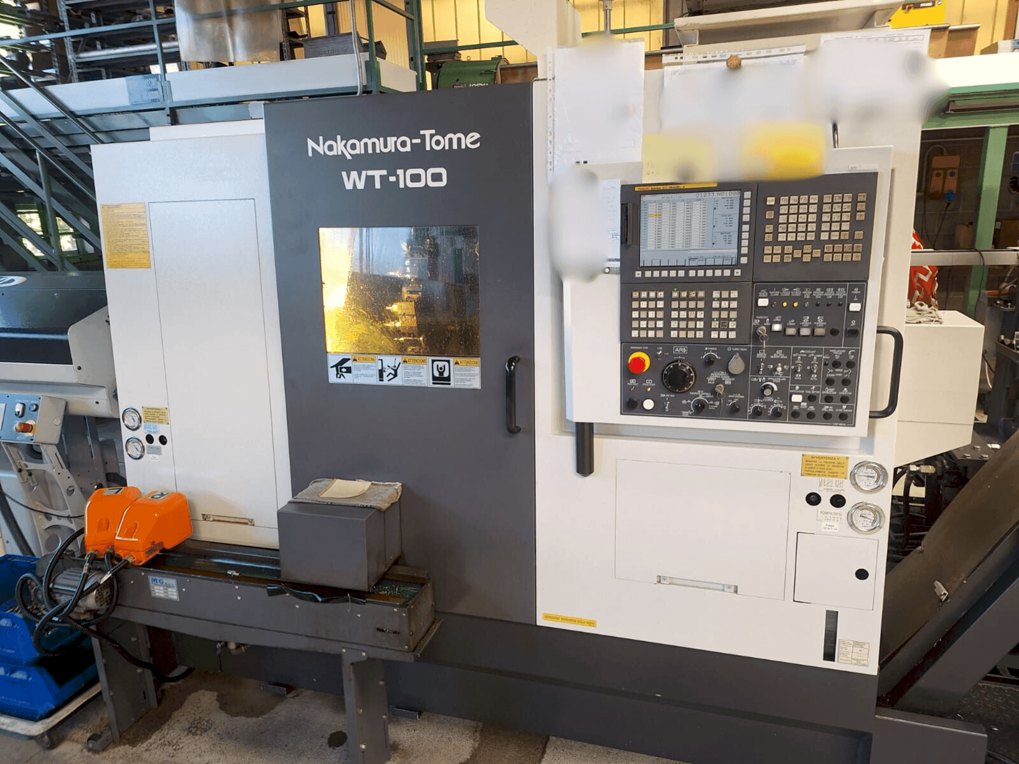 Vista frontale della macchina NAKAMURA-TOME WT-100