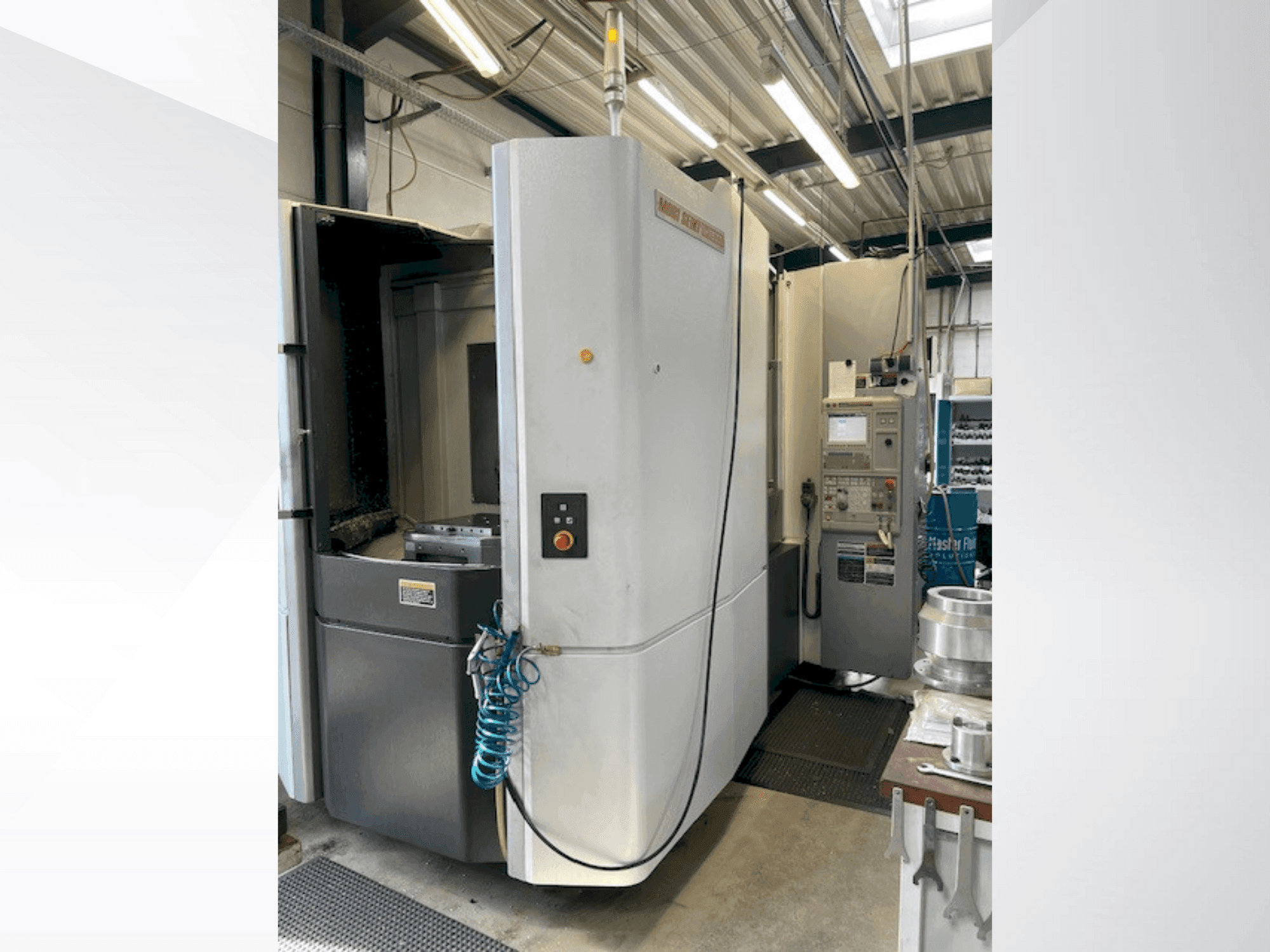 Vista frontale della macchina MORI SEIKI NHX5 000