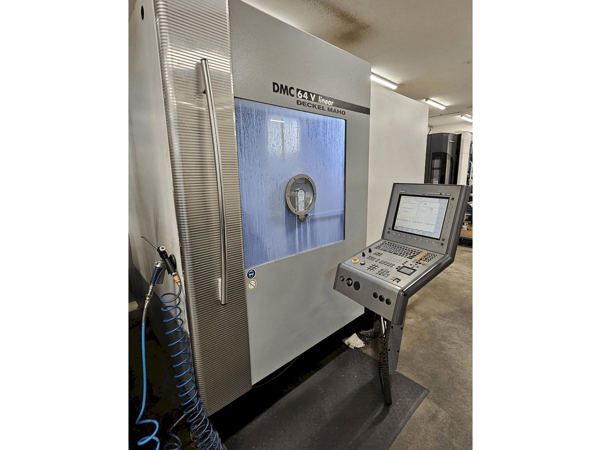 Vista frontale della macchina DMG DMC64V