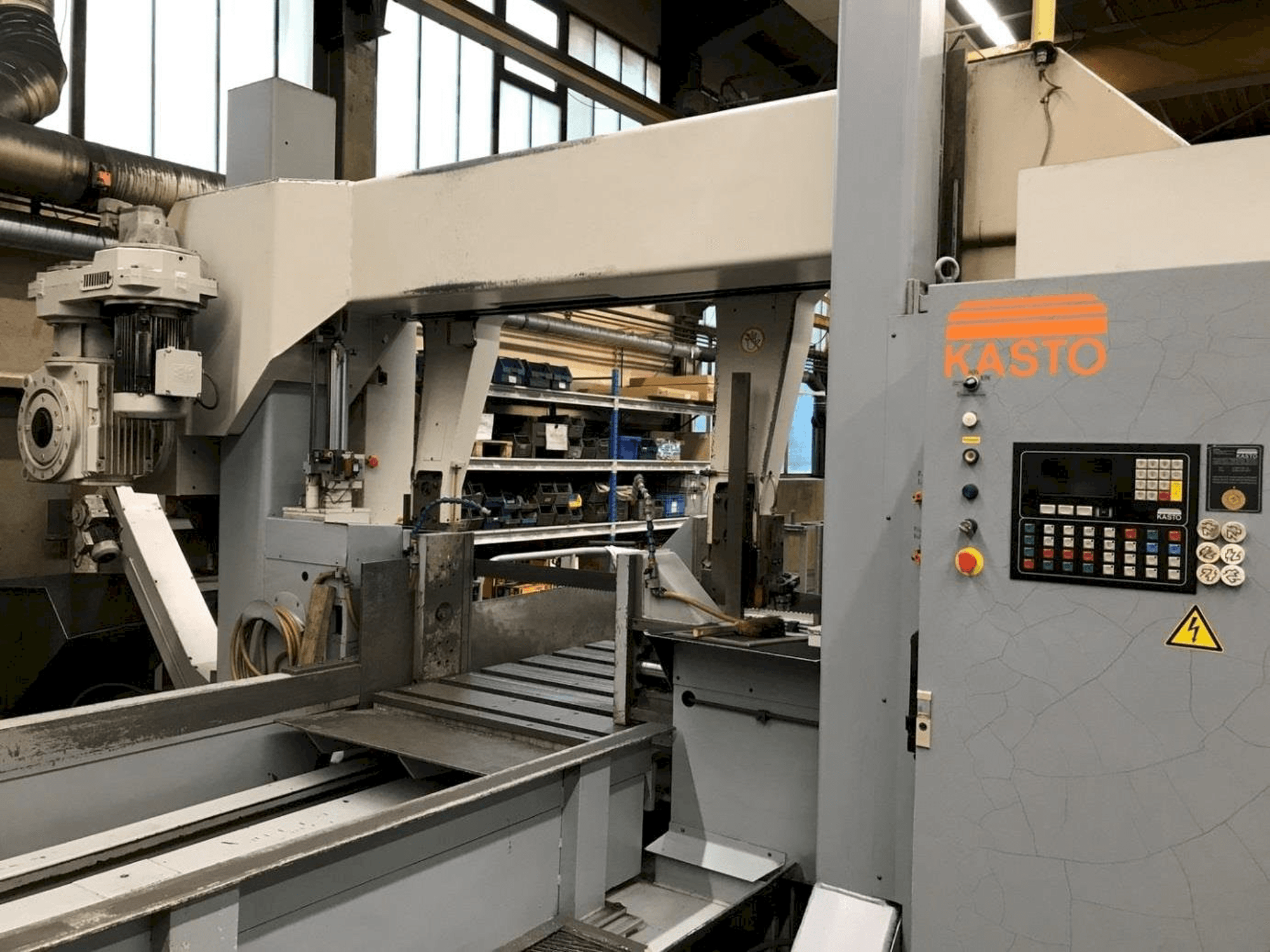 Vista frontale della macchina KASTO HBA 1060/1260AU