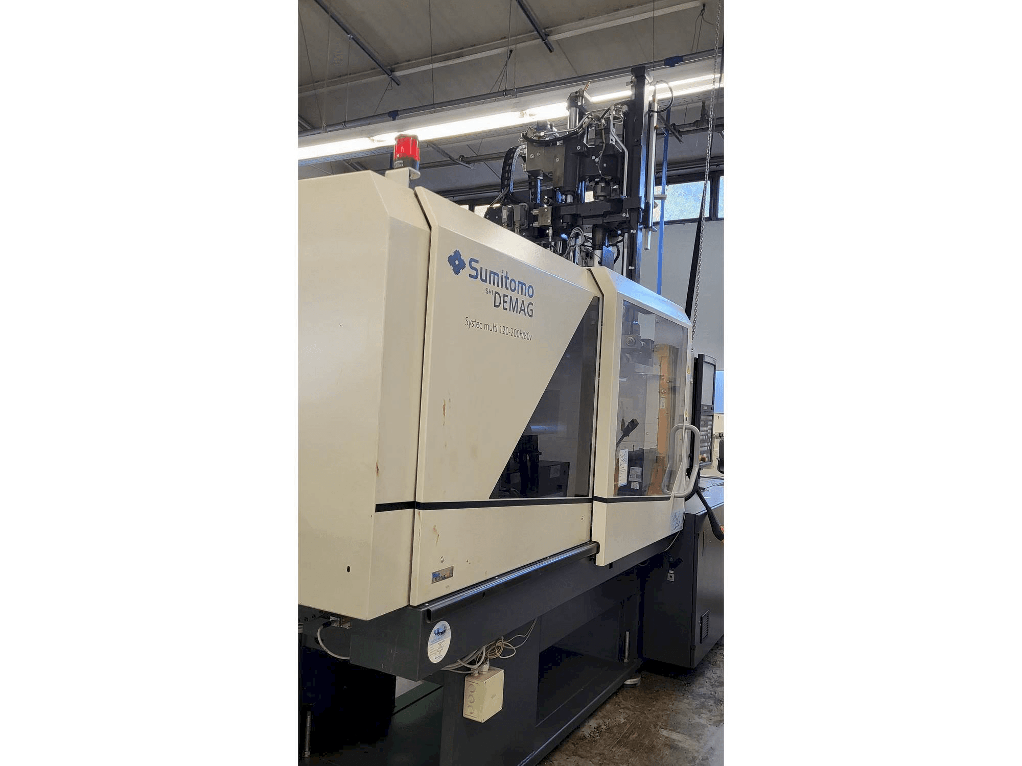 Vista laterale sinistra della macchina Sumitomo SHI DEMAG Systec Multi 120/470-200h/80V
