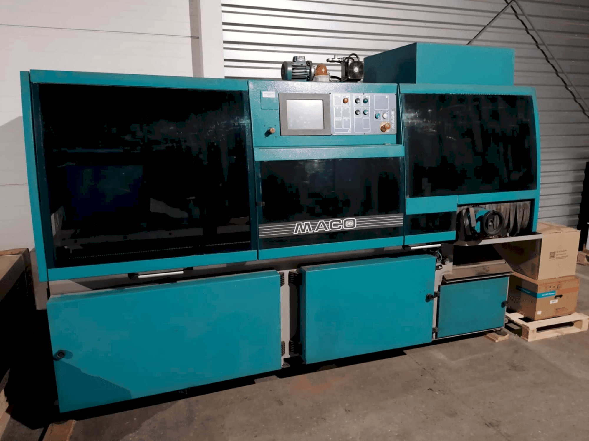 Vista frontale della macchina MACO VK370 AR ALU