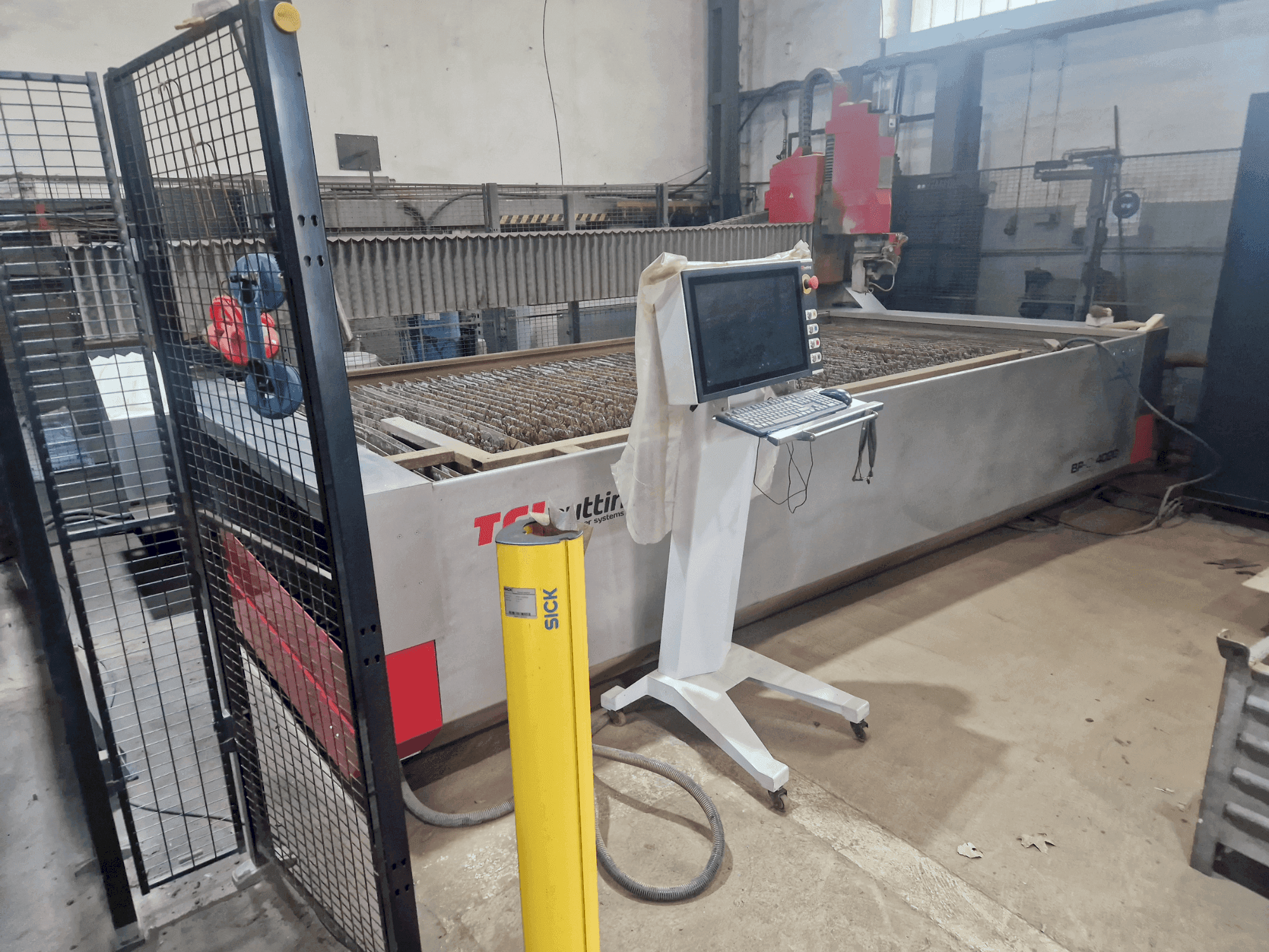 Vista frontale della macchina TCI BP-C 4020 5X