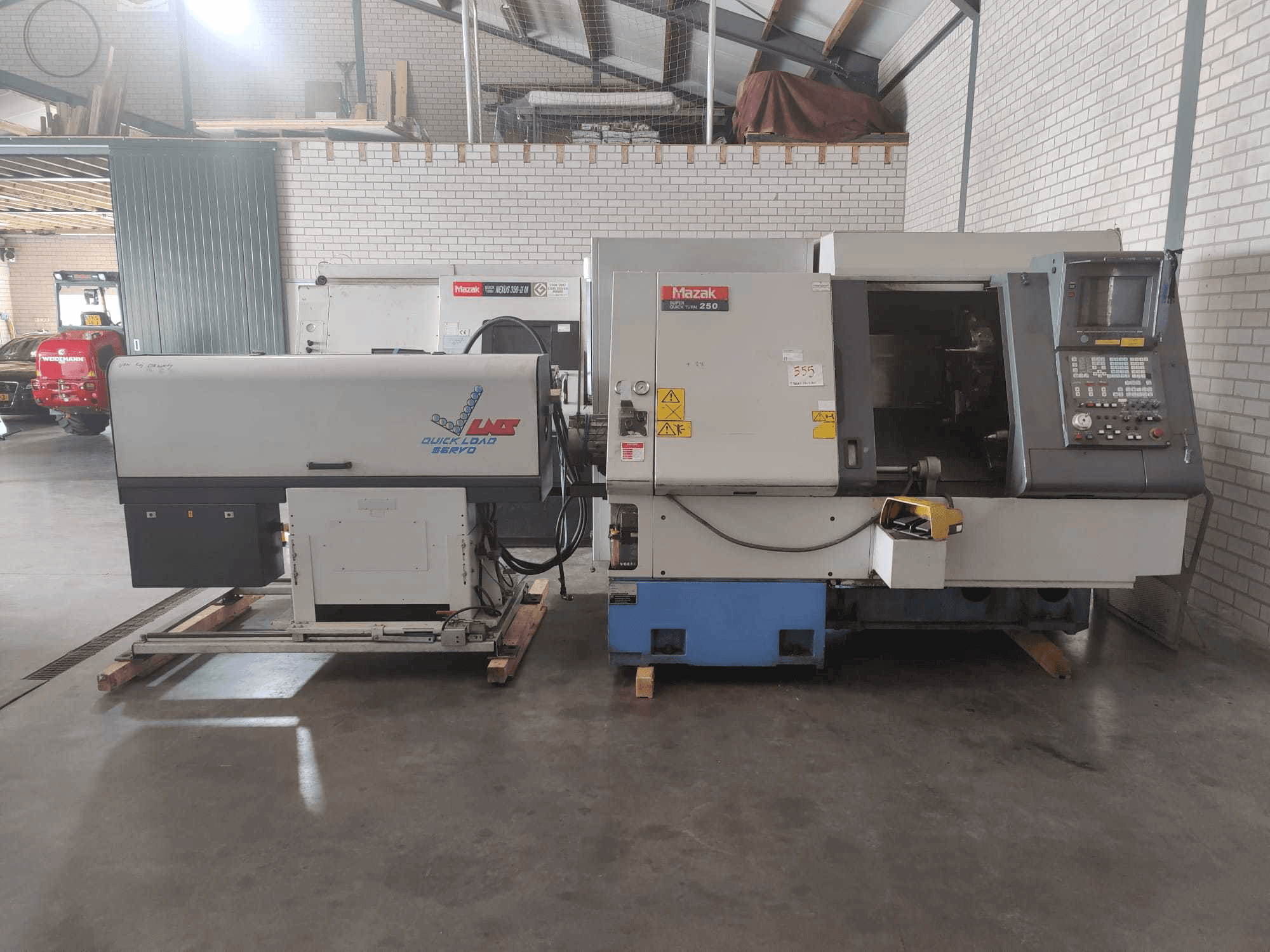 Vista frontale della macchina Mazak Super Quick Turn 250