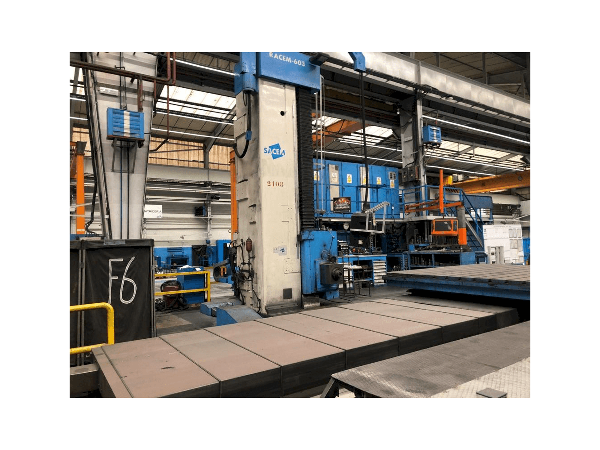 Vista frontale della macchina Sacem Racem-603