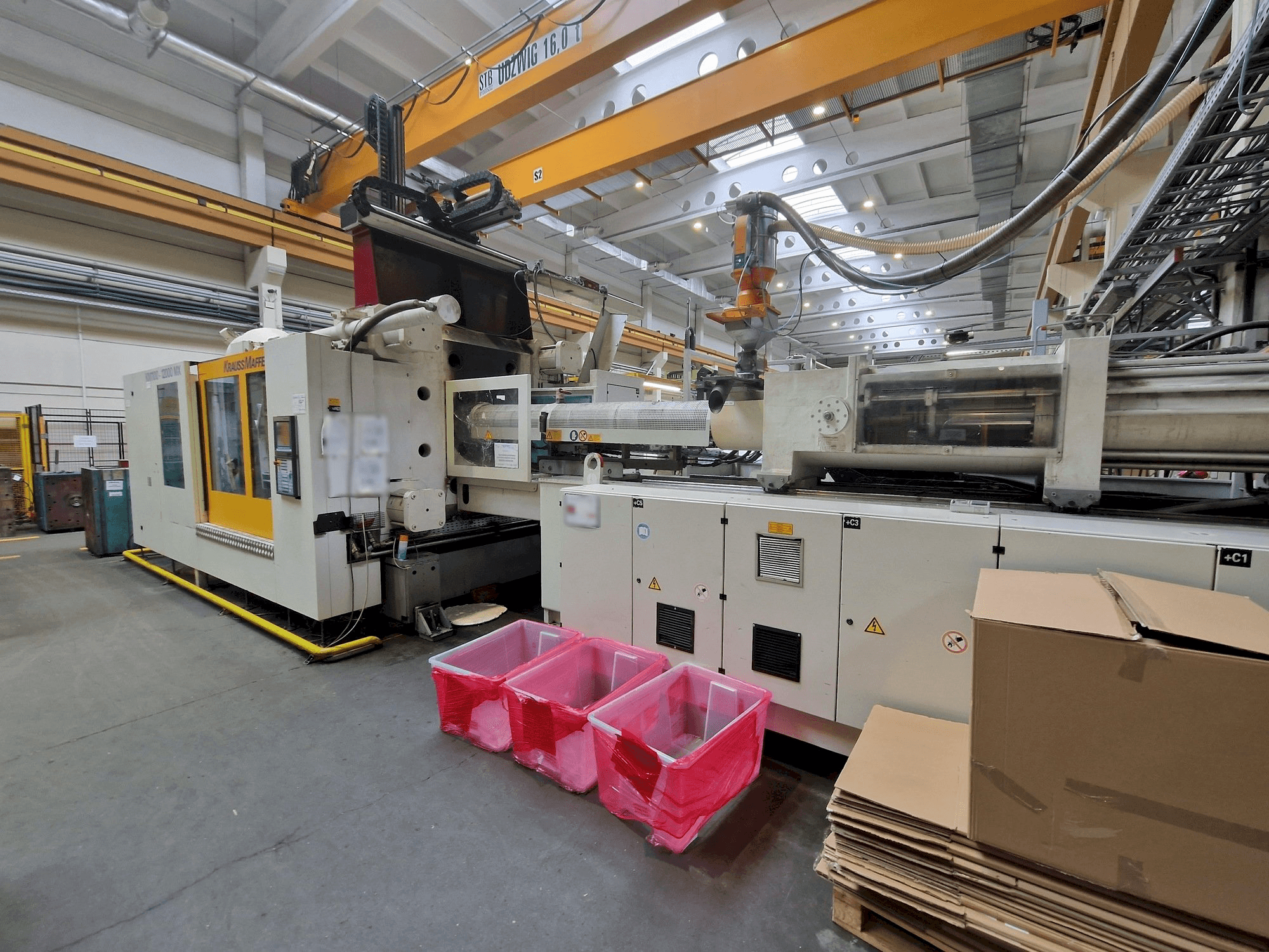 Vista frontale della macchina Krauss Maffei 1100-12000 MX