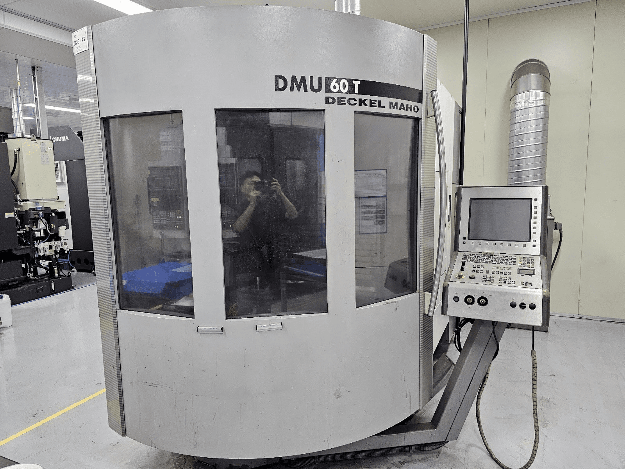 Vista frontale della macchina DECKEL MAHO DMU 60 T