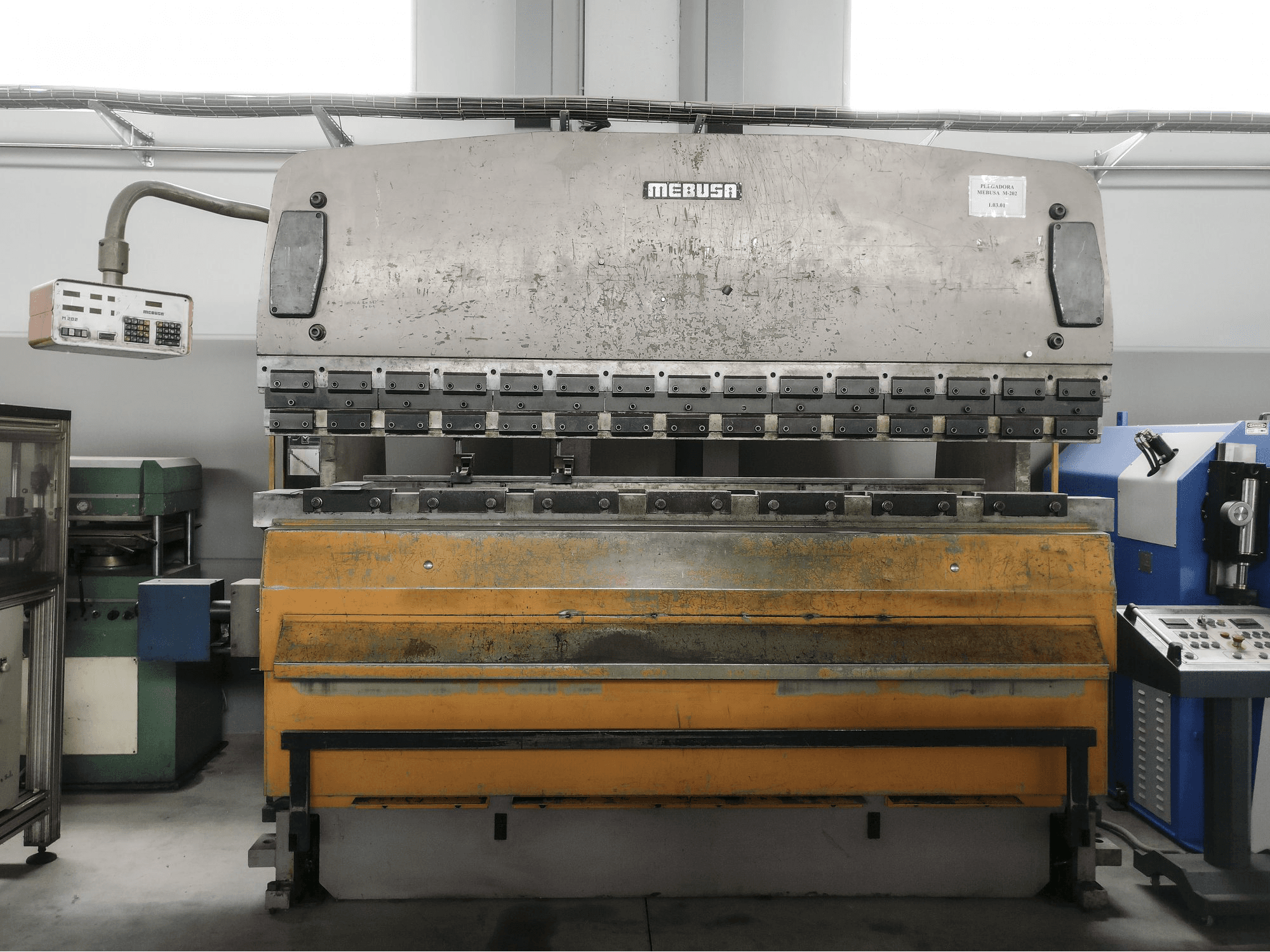 Vista frontale della macchina MEBUSA PH-173