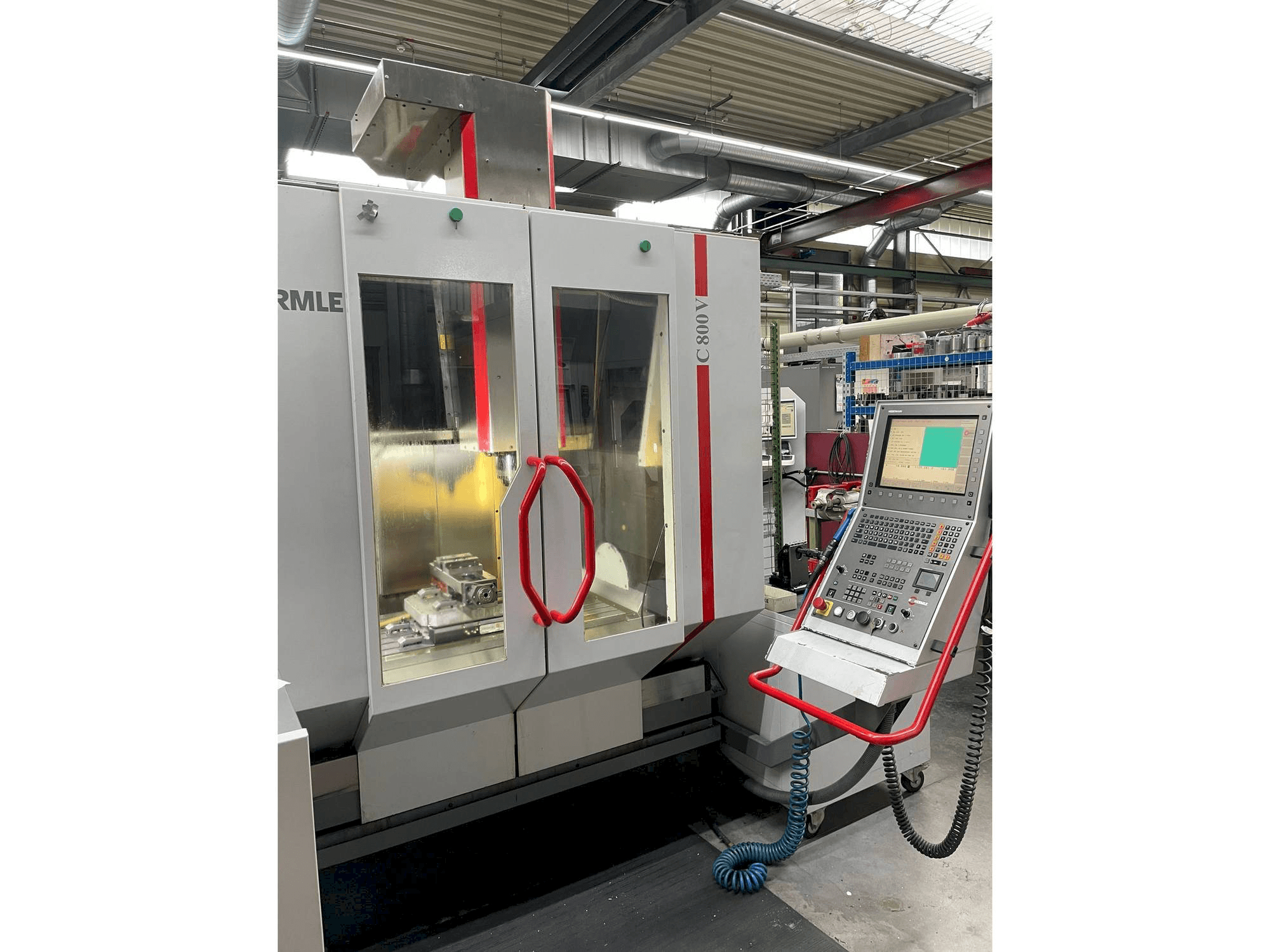 Vista frontale della macchina HERMLE C 800 V