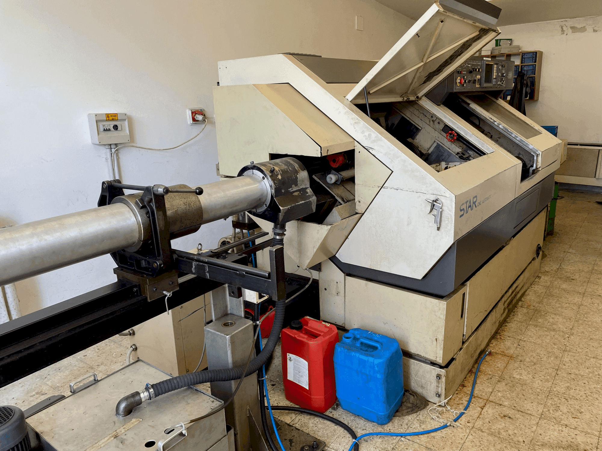 Vista frontale della macchina Star KNC 25 7