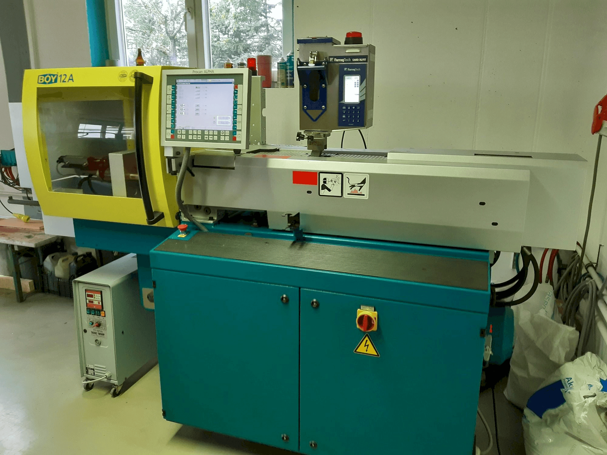 Vista frontale della macchina BOY 12A