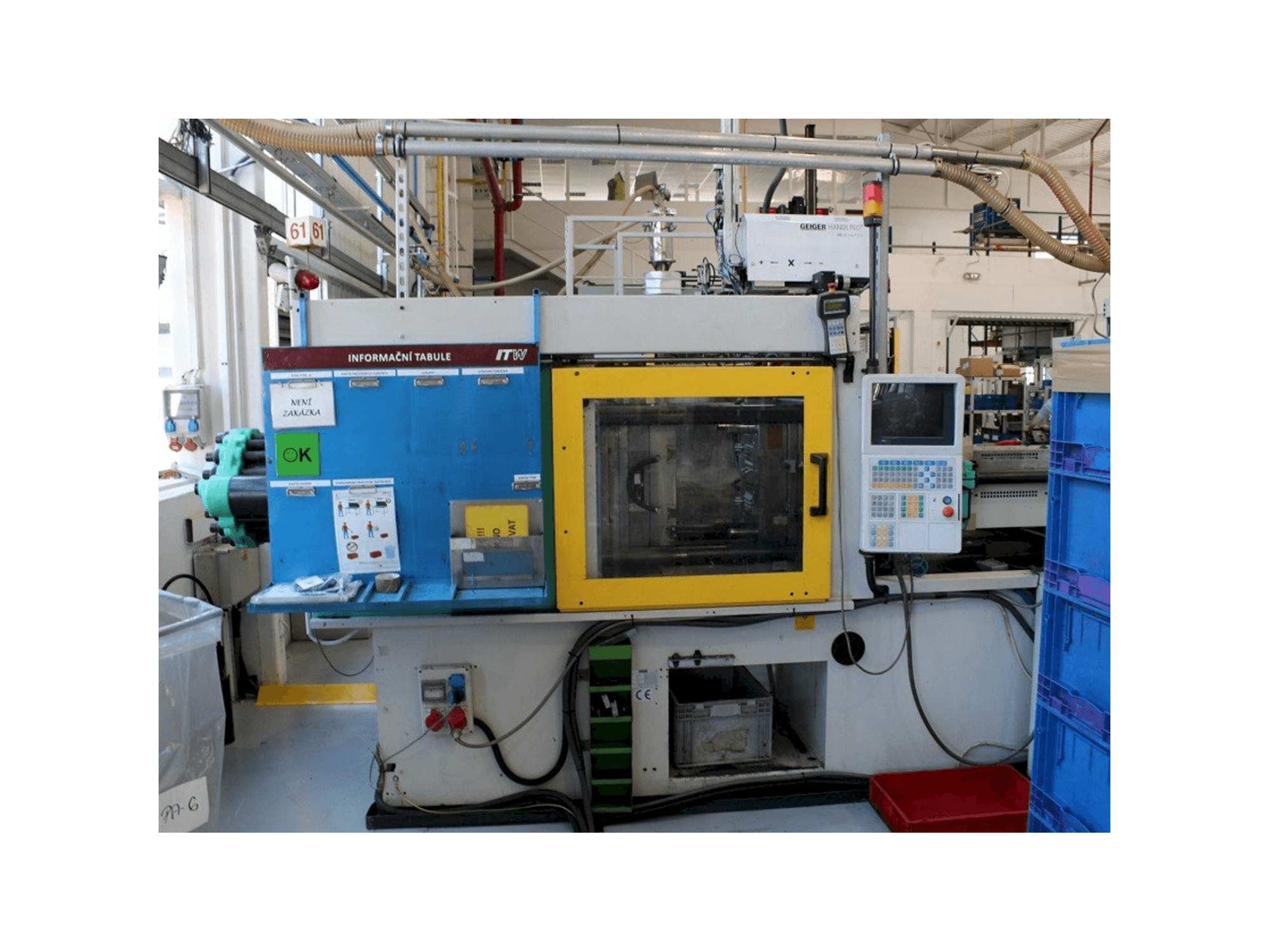 Vista frontale della macchina Arburg 470 C 1500-800