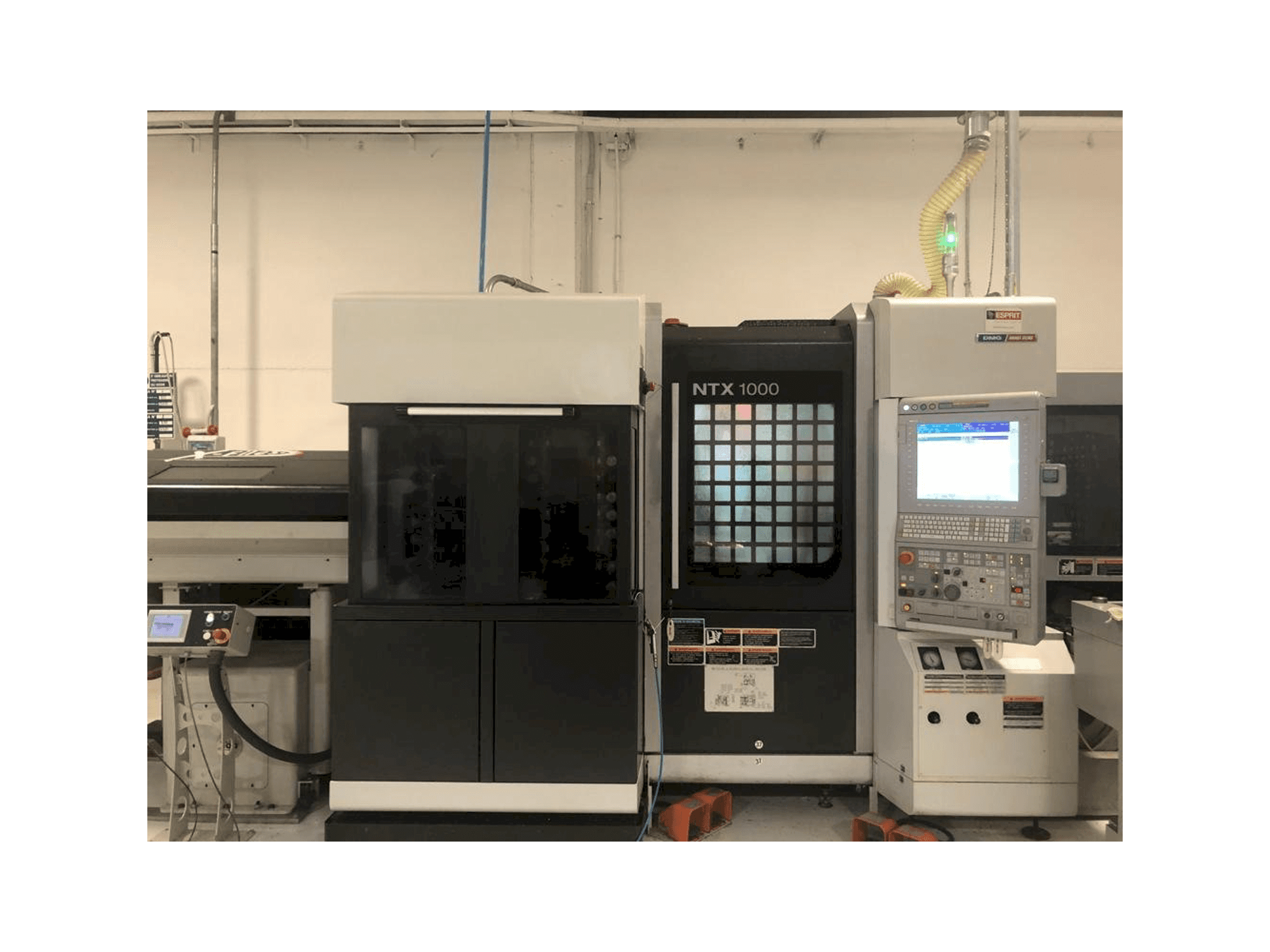 Vista frontale della macchina MORI SEIKI NTX1000