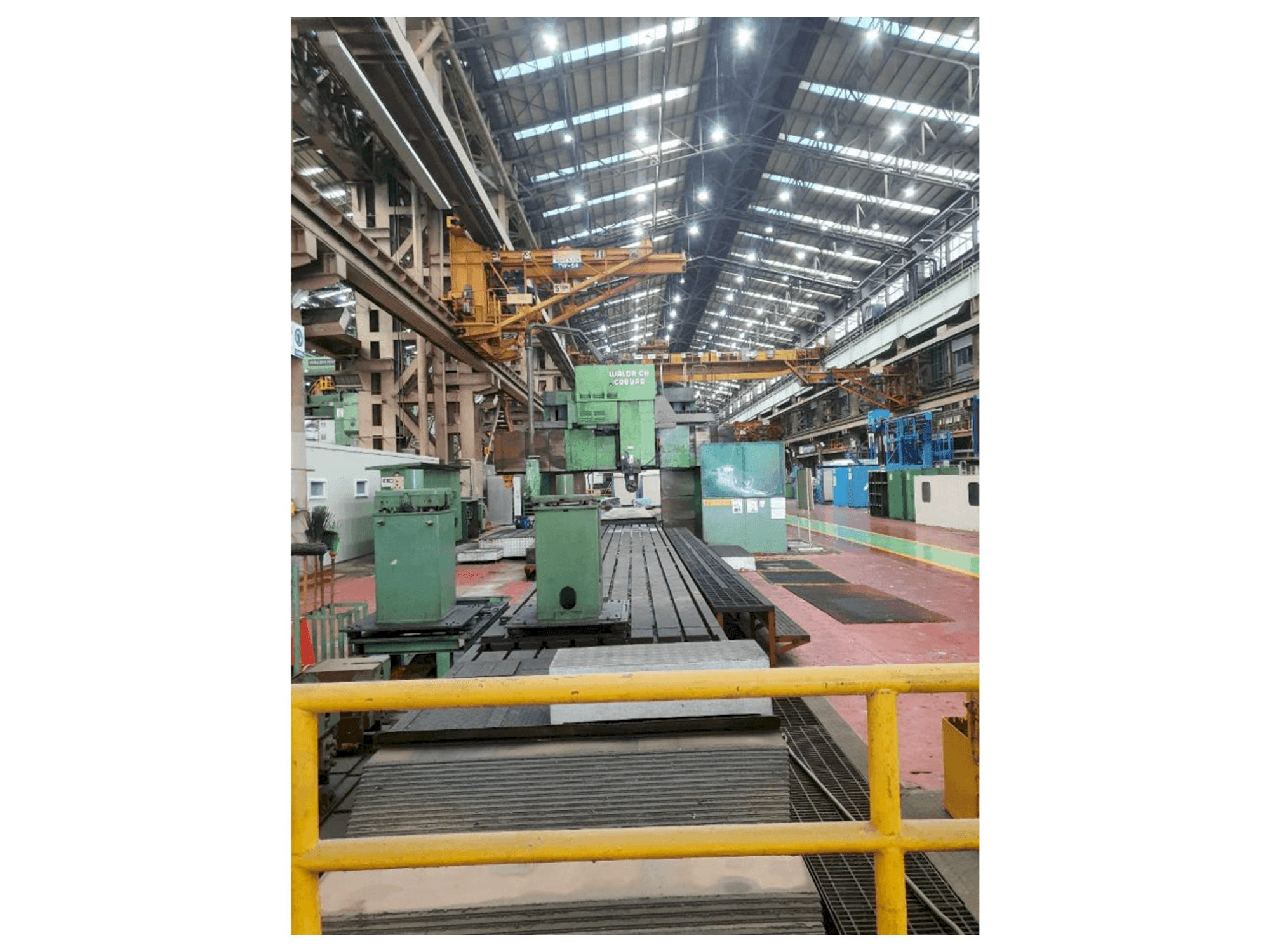 Vista frontale della macchina WALDRICH COBURG -