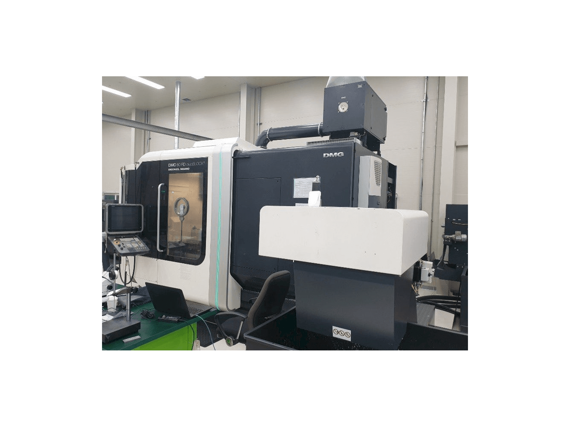 Vista frontale della macchina DMG Deckel Maho DMC 60 FD duoBLOCK