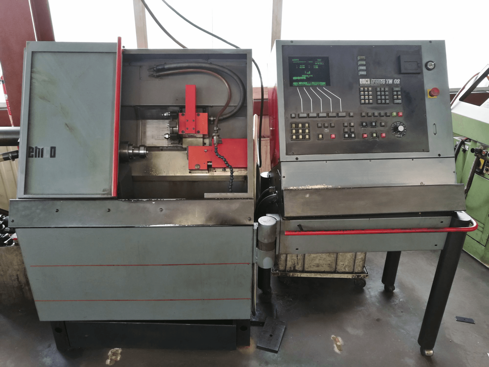 Vista frontale della macchina EMCO Emcoturn 220